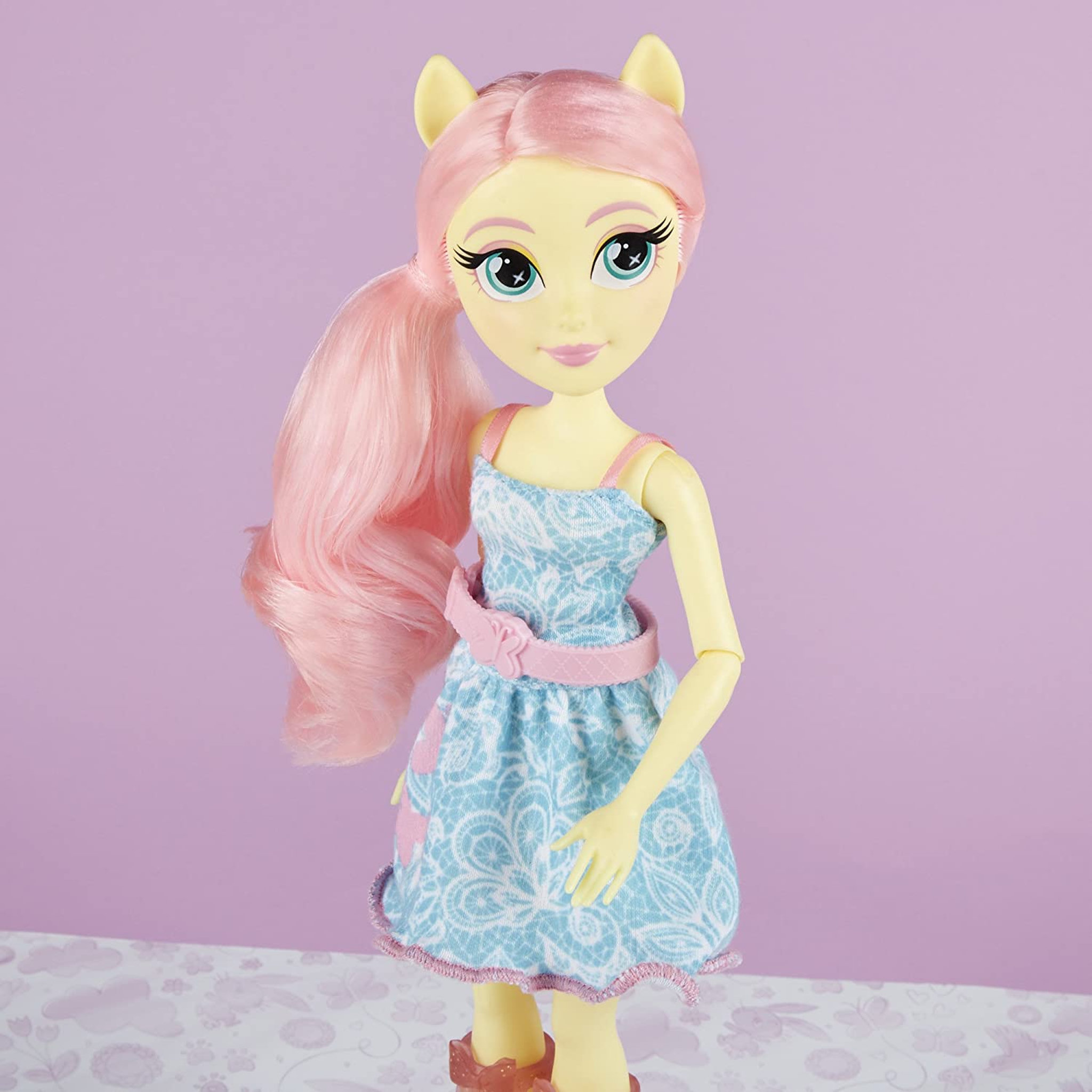 Voir la diapositive 2 : MY LITTLE PONY Poupée Girls Fluttershy My Little Pony Equestria