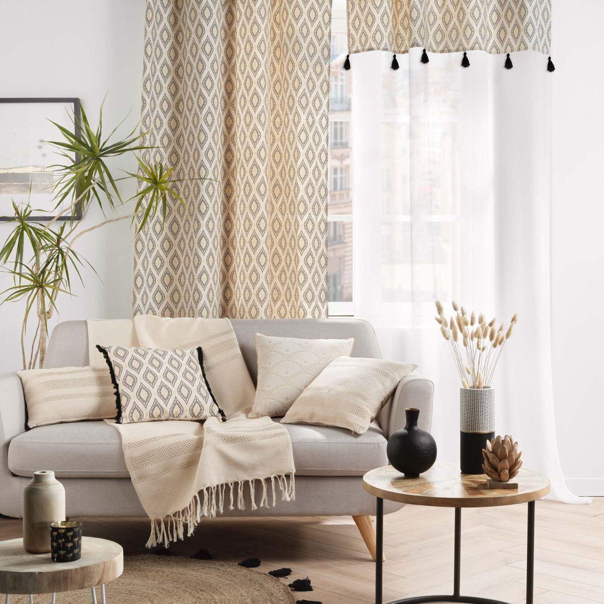 Voir la diapositive 5 : Douceur d'Intérieur Coussin déco  doreline  40x40cm beige