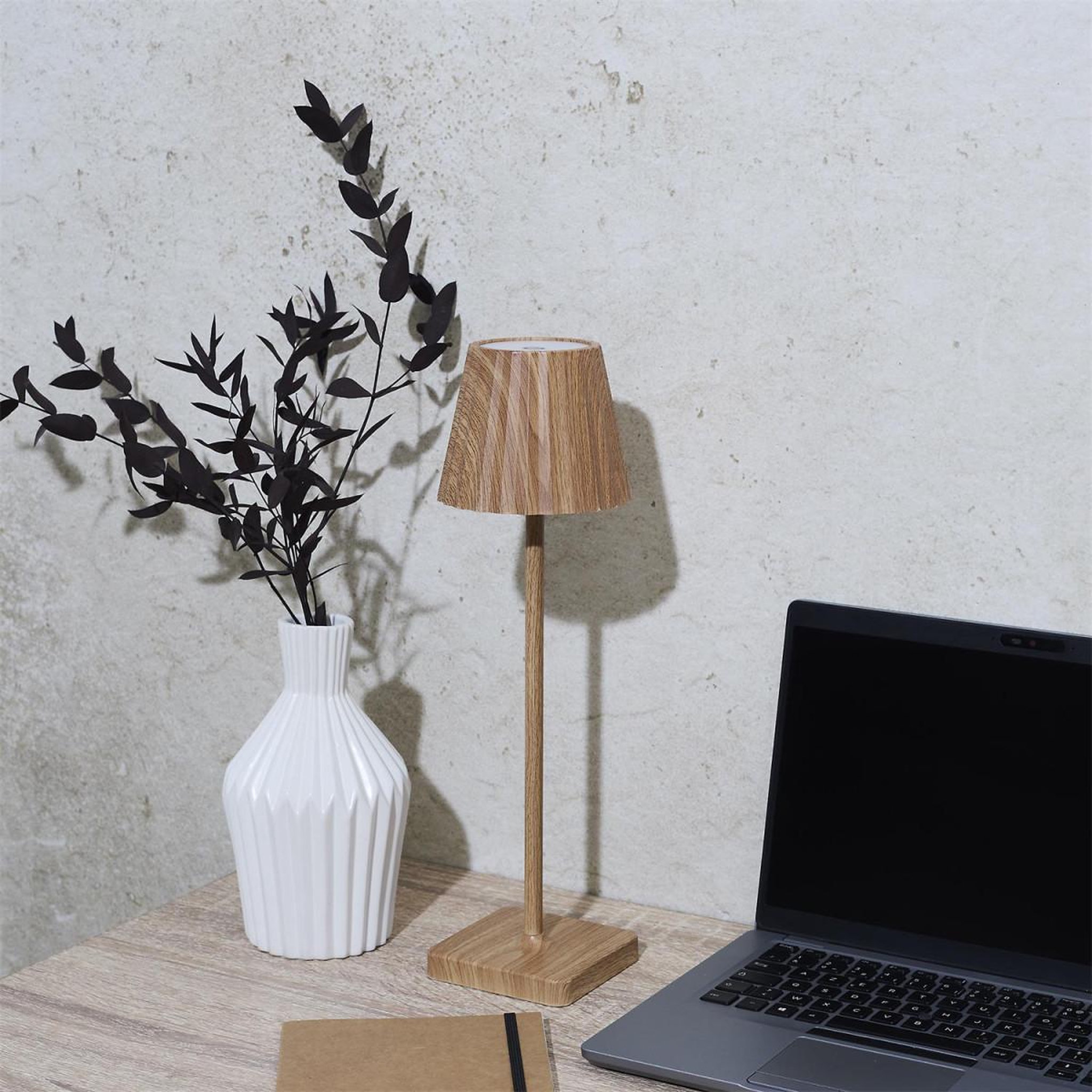 Voir la diapositive 5 : The Home Deco Factory Lampe à poser tactile effet bois  alana  36cm naturel