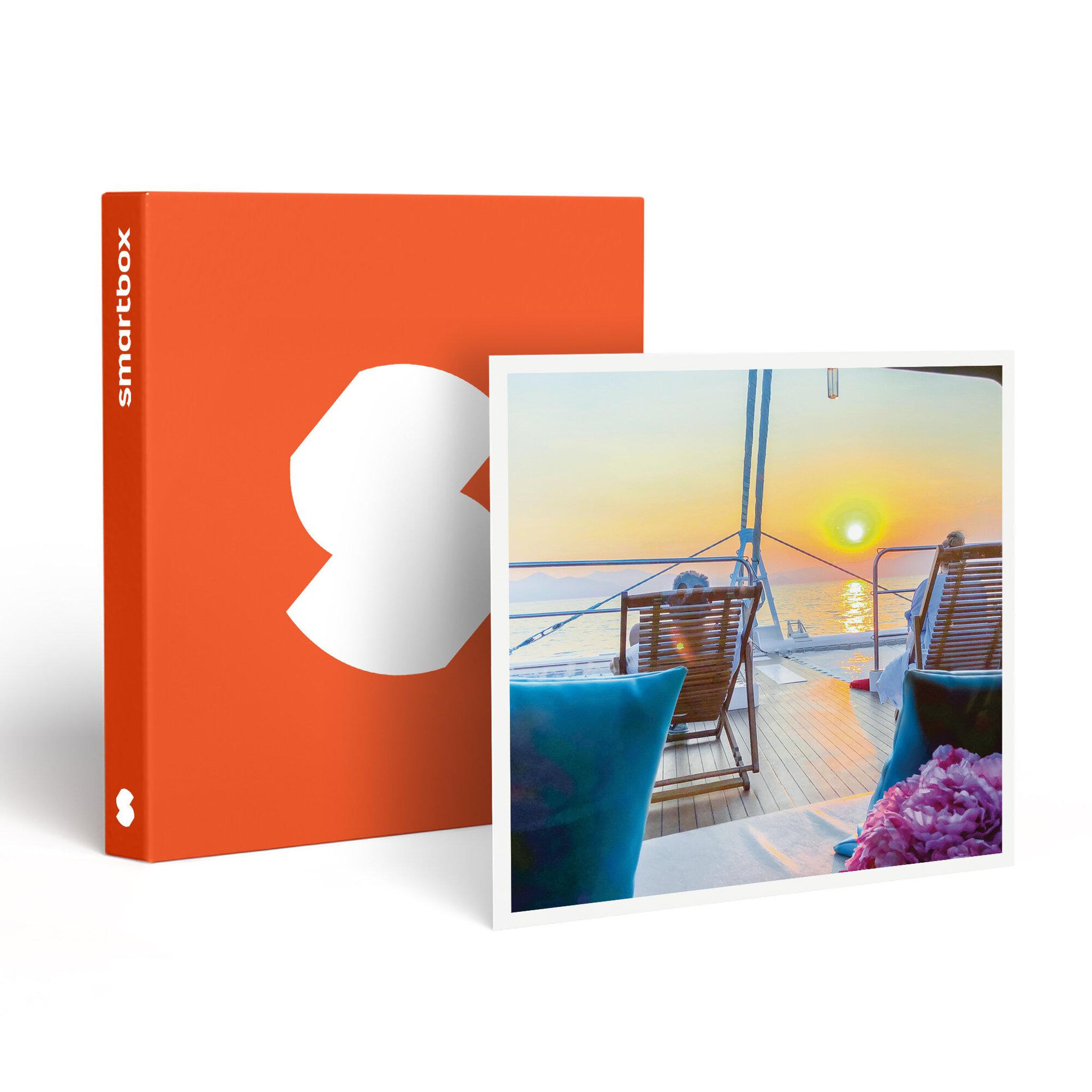 Smartbox Balade en catamaran pour 2 personnes depuis la rochelle au coucher du soleil avec champagne - coffret cadeau sport & aventure