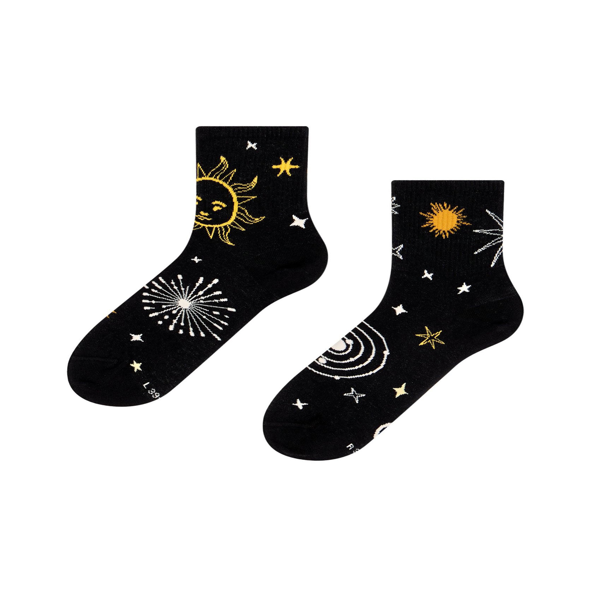 DEDOLES Chaussettes courtes ciel astrologique. Coloris disponibles : Noir