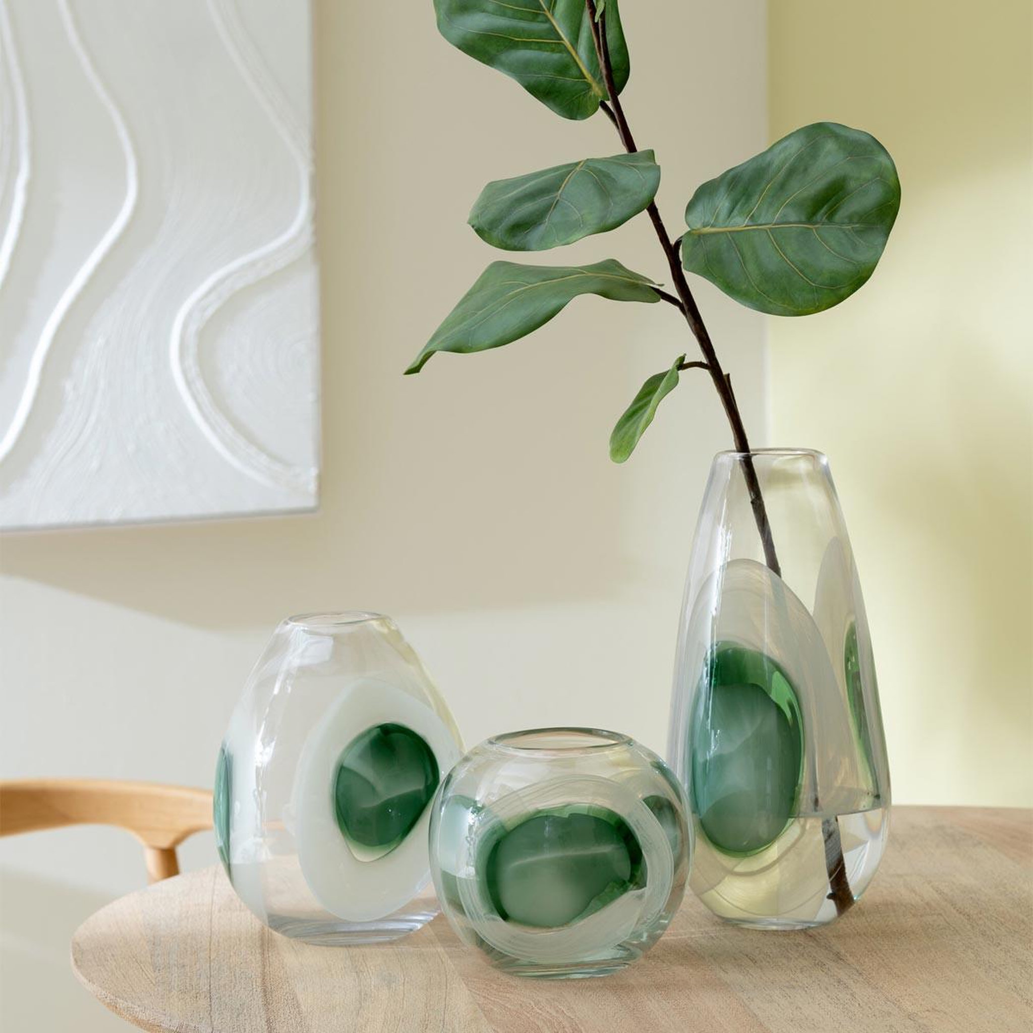 Voir la diapositive 3 : J-LINE Vase design en verre  livy  18cm multicolore