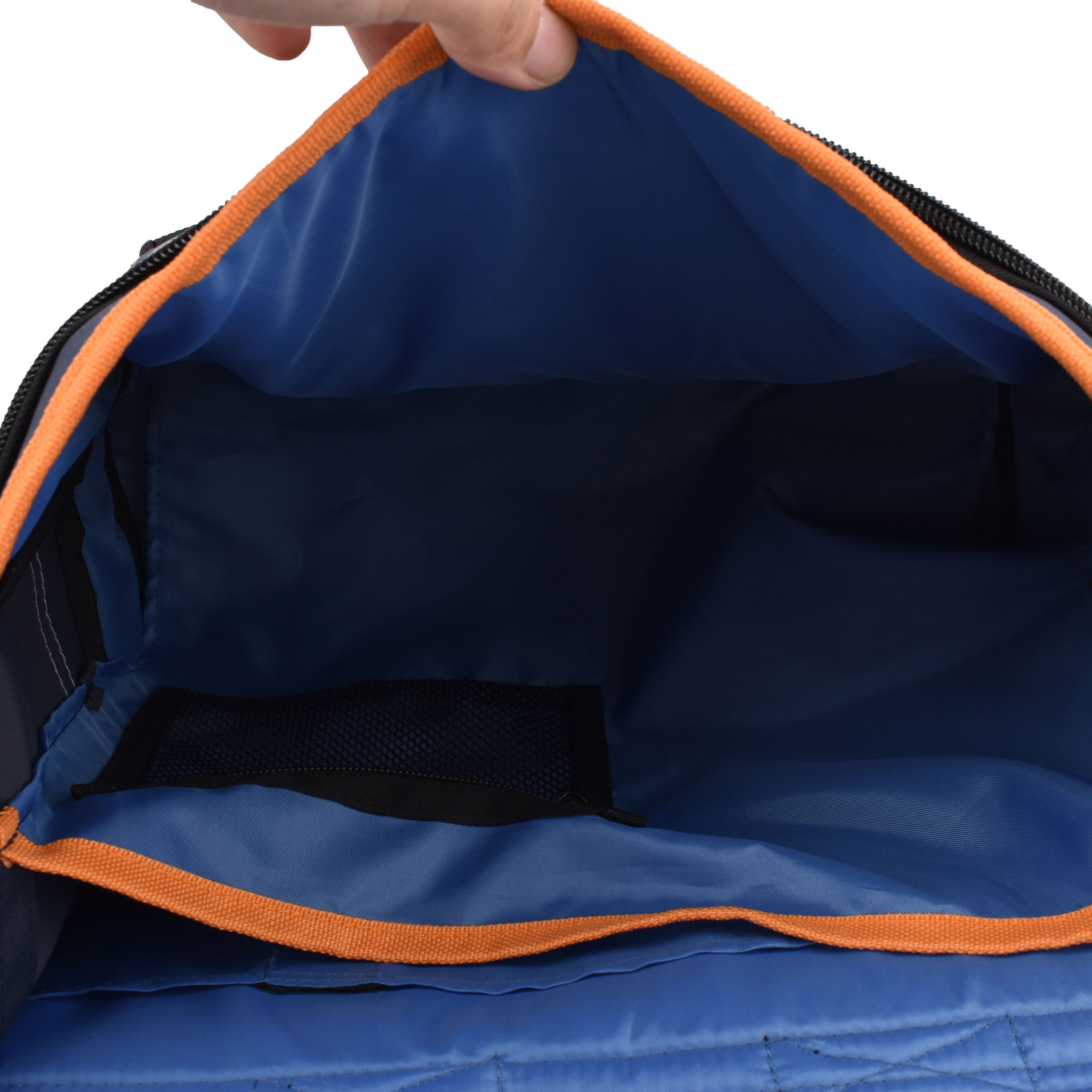 Voir la diapositive 4 : AUCHAN Cartable 36 cm polyester bleu foncé FOOTBALL STREET CODE