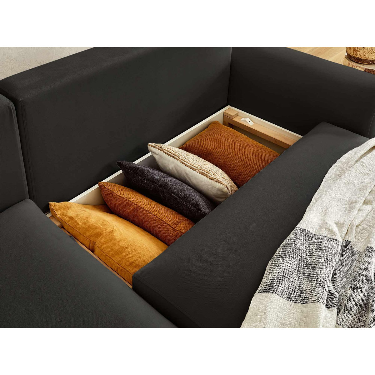 LISA DESIGN Camelia - canapé d'angle réversible - 4 places - convertible avec coffre et poches - en velours