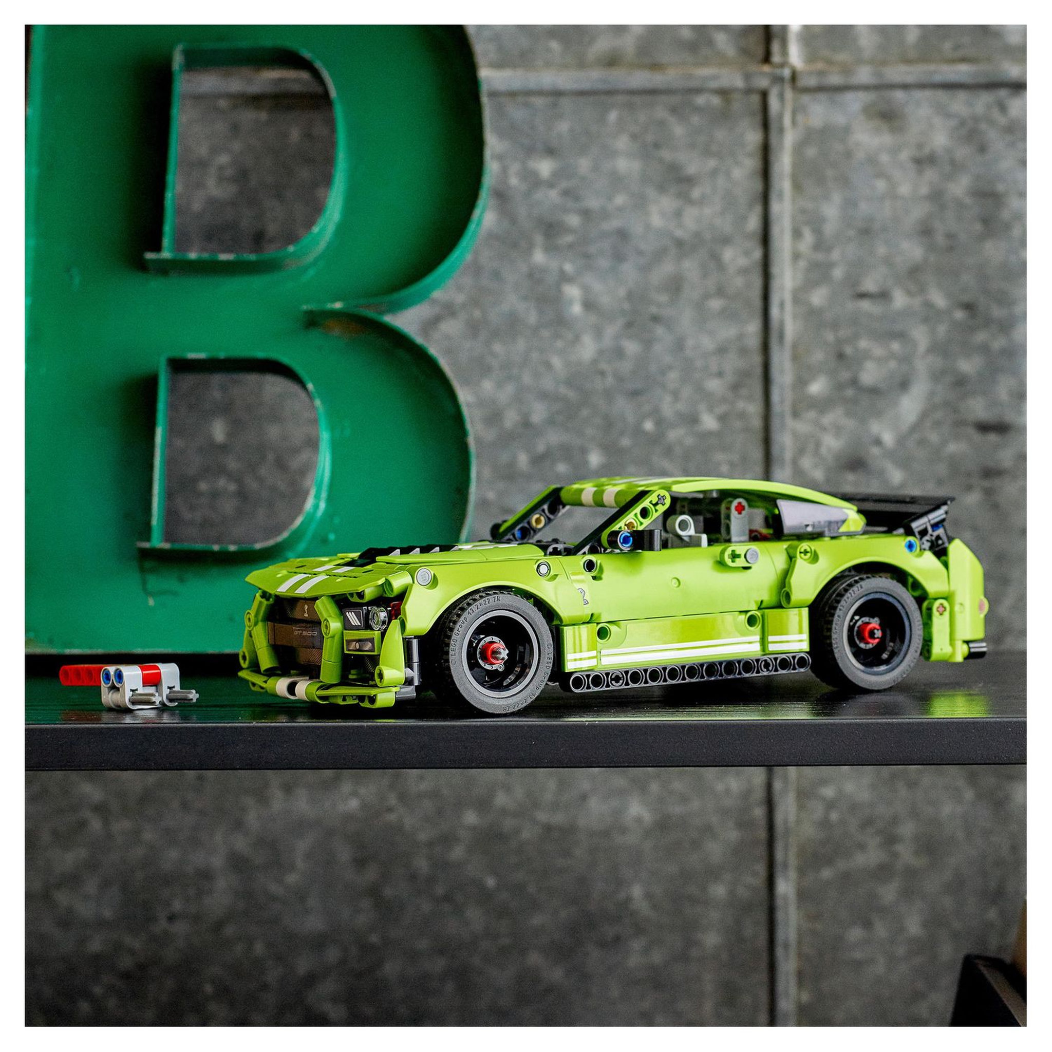 Voir la diapositive 7 : LEGO Technic 42138 La Ford Mustang Shelby GT500 Jouet Voiture de Course
