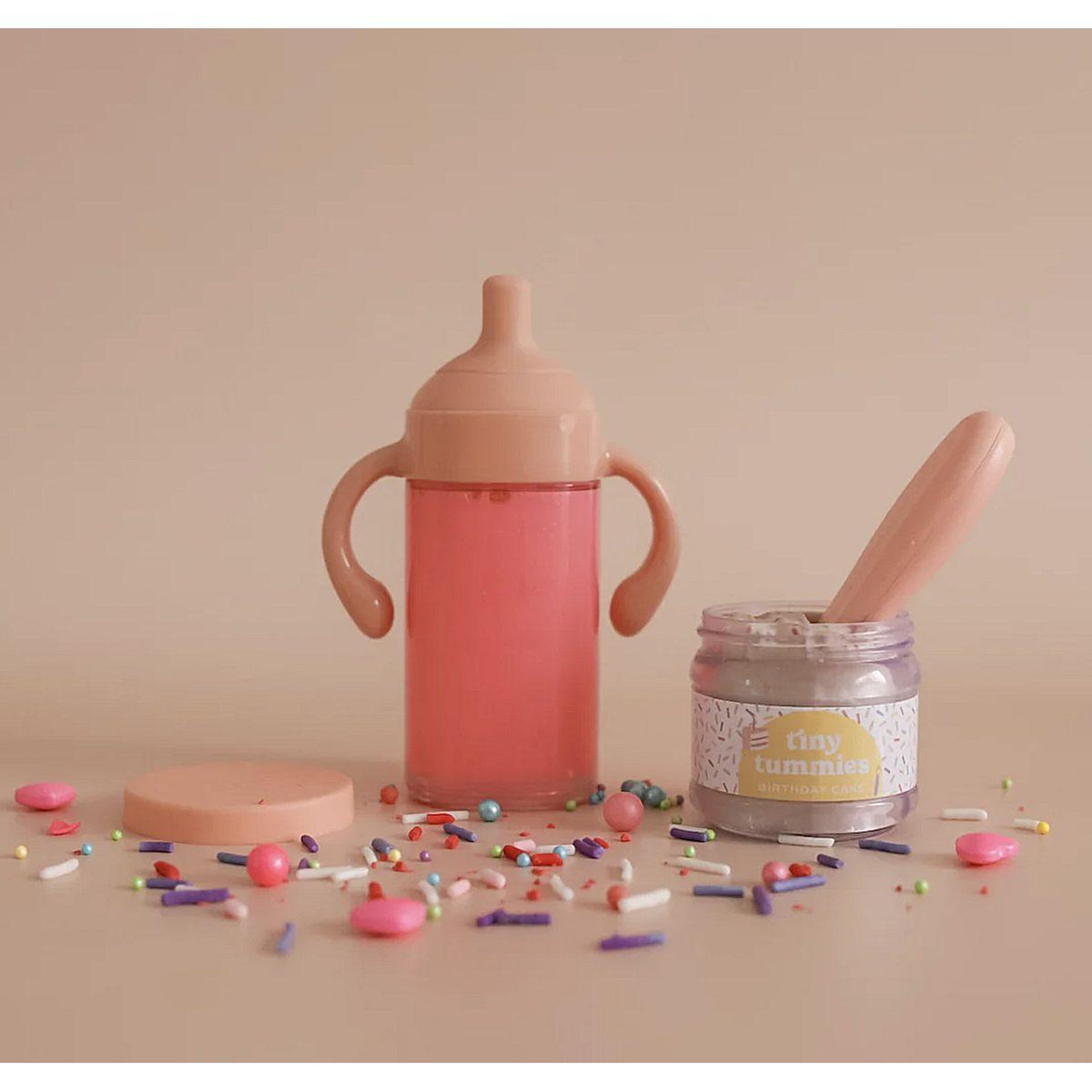 Voir la diapositive 2 : TINY HARLOW Box anniversaire - Lait Fraise -
