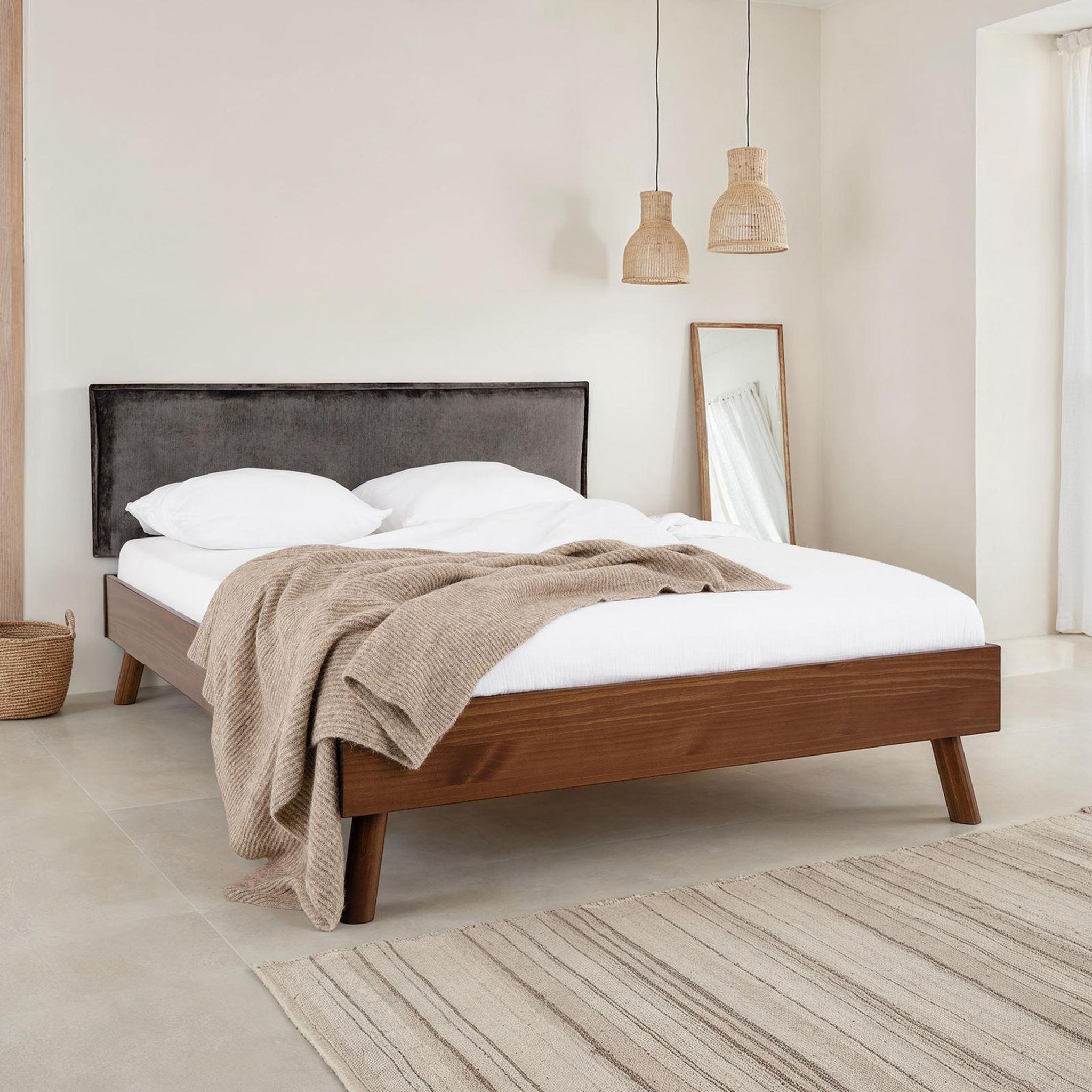 Voir la diapositive 2 : IDIMEX Ensemble lit futon avec tête de lit karri 140 x 200 cm - gris foncé et châtaignier