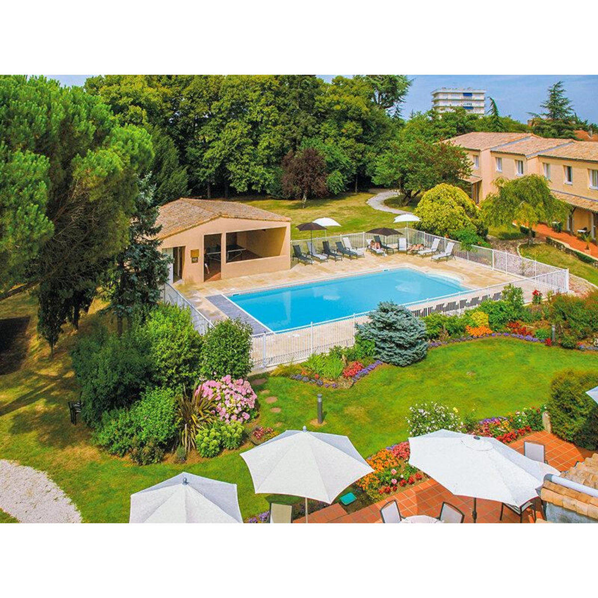 Smartbox 2 jours en hôtel 3* près de la Rochelle avec accès à l'espace bien-être, modelage et dîner - Coffret Cadeau Séjour