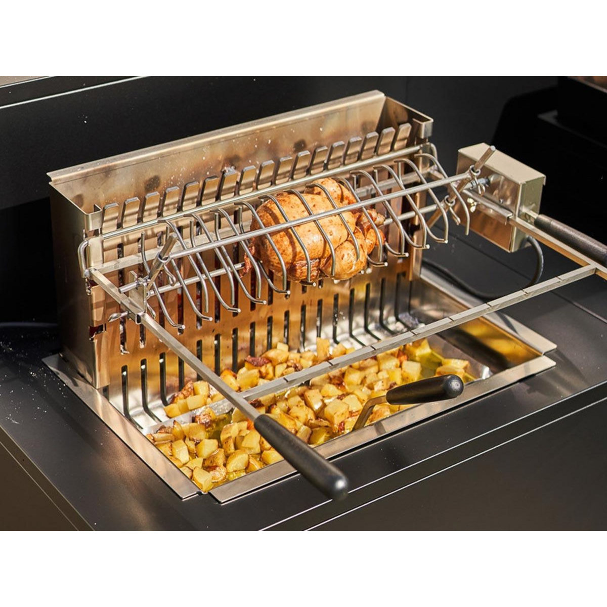 FORGE ADOUR Barbecue charbon encastrable et à poser avec tournebroche électrique 918.66 - Forge Adour