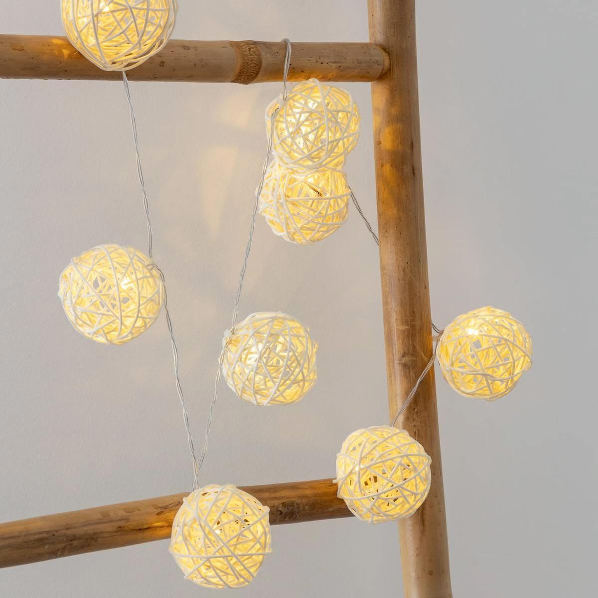 Voir la diapositive 3 : ATMOSPHERA Guirlande Lumineuse Led  10 Boules  165cm Ivoire