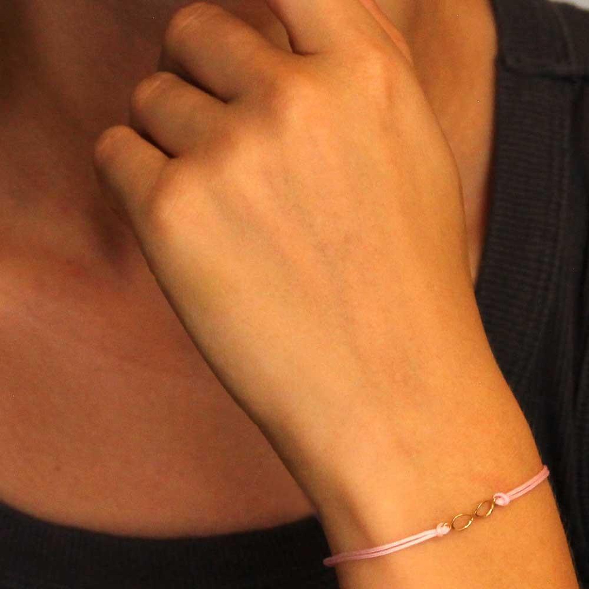 Voir la diapositive 2 : L'ATELIER D'AZUR Bracelet Infini Or Jaune - Cordon Rose - Femme