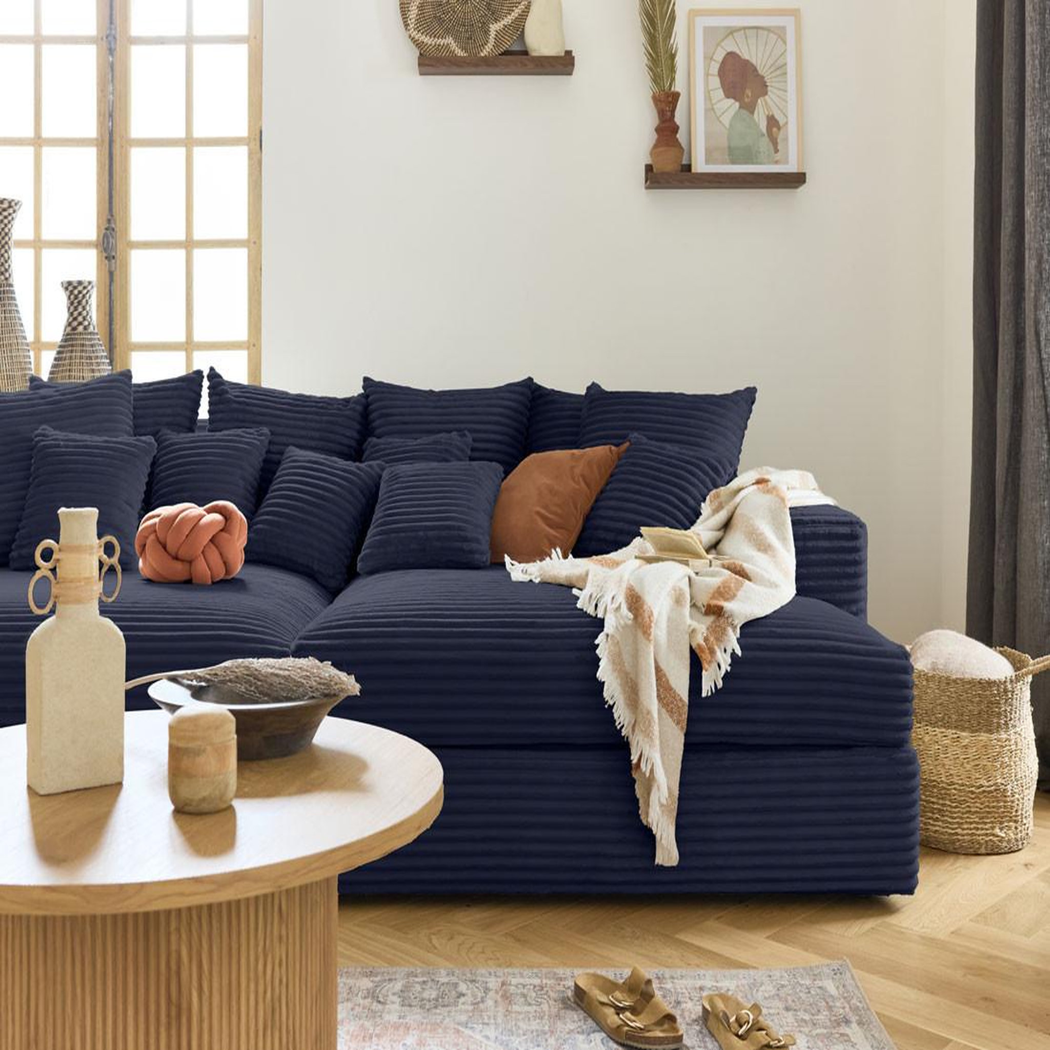 Voir la diapositive 3 : LISA DESIGN Collins - canapé droit 4 places avec double méridienne - assise profonde - velours côtelé grosses côtes