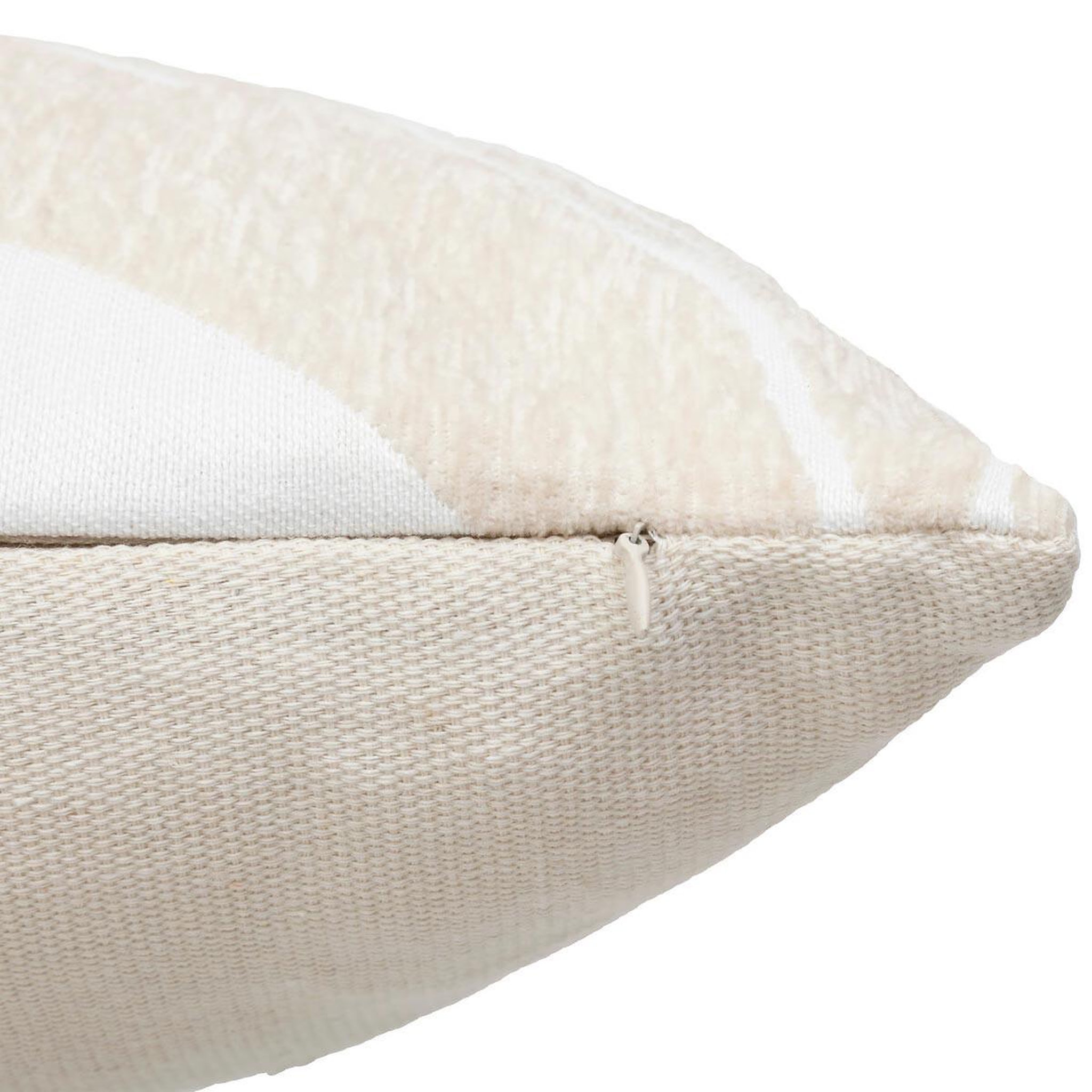 Voir la diapositive 3 : ATMOSPHERA Coussin déco chenille  madini  30x50cm beige