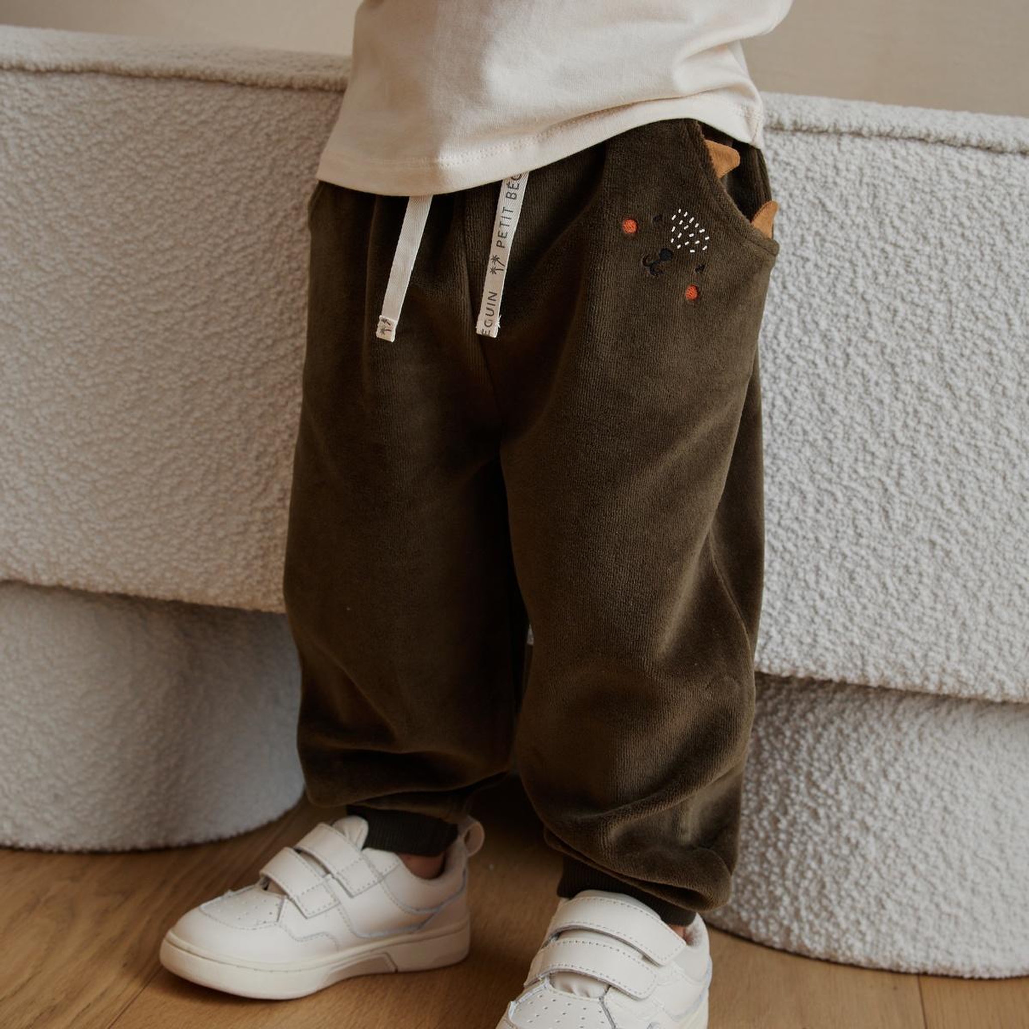 Voir la diapositive 5 : PETIT BEGUIN Pantalon bébé en velours ginkgo