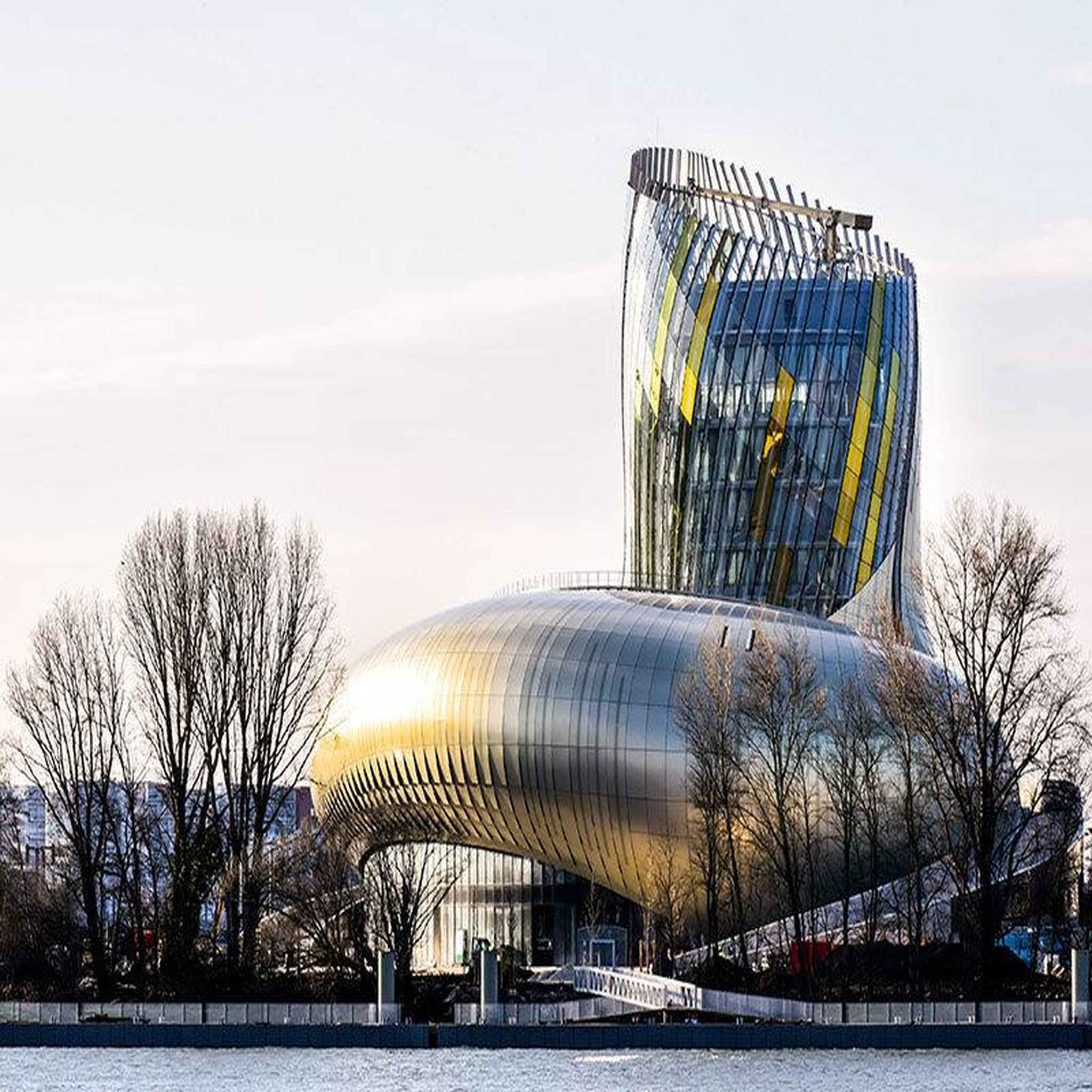 Voir la diapositive 4 : Smartbox Sortie culturelle en famille à la Cité du Vin à Bordeaux pour 2 adultes et 1 enfant - Coffret Cadeau Sport & Aventure