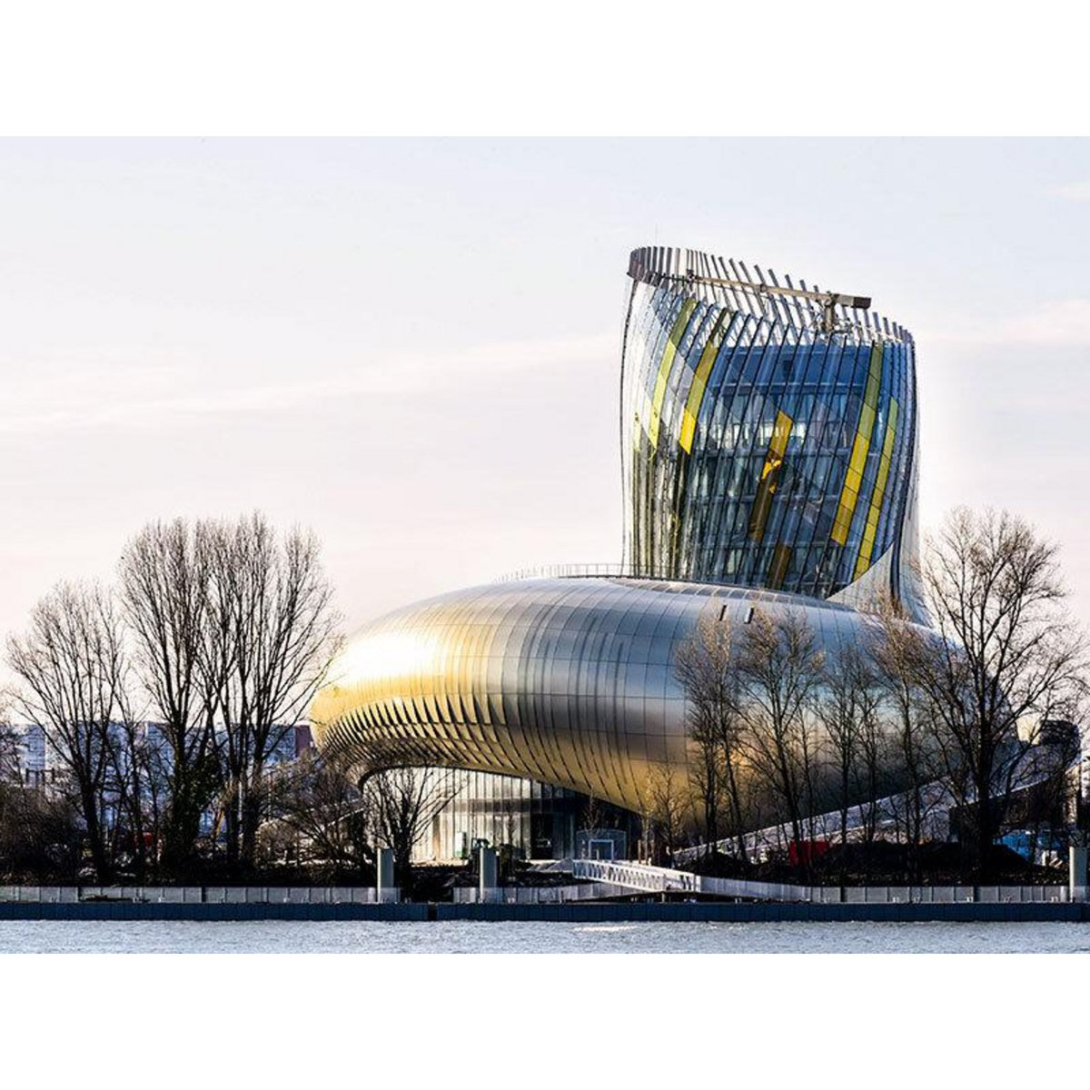 Smartbox Sortie culturelle en famille à la Cité du Vin à Bordeaux pour 2 adultes et 1 enfant - Coffret Cadeau Sport & Aventure