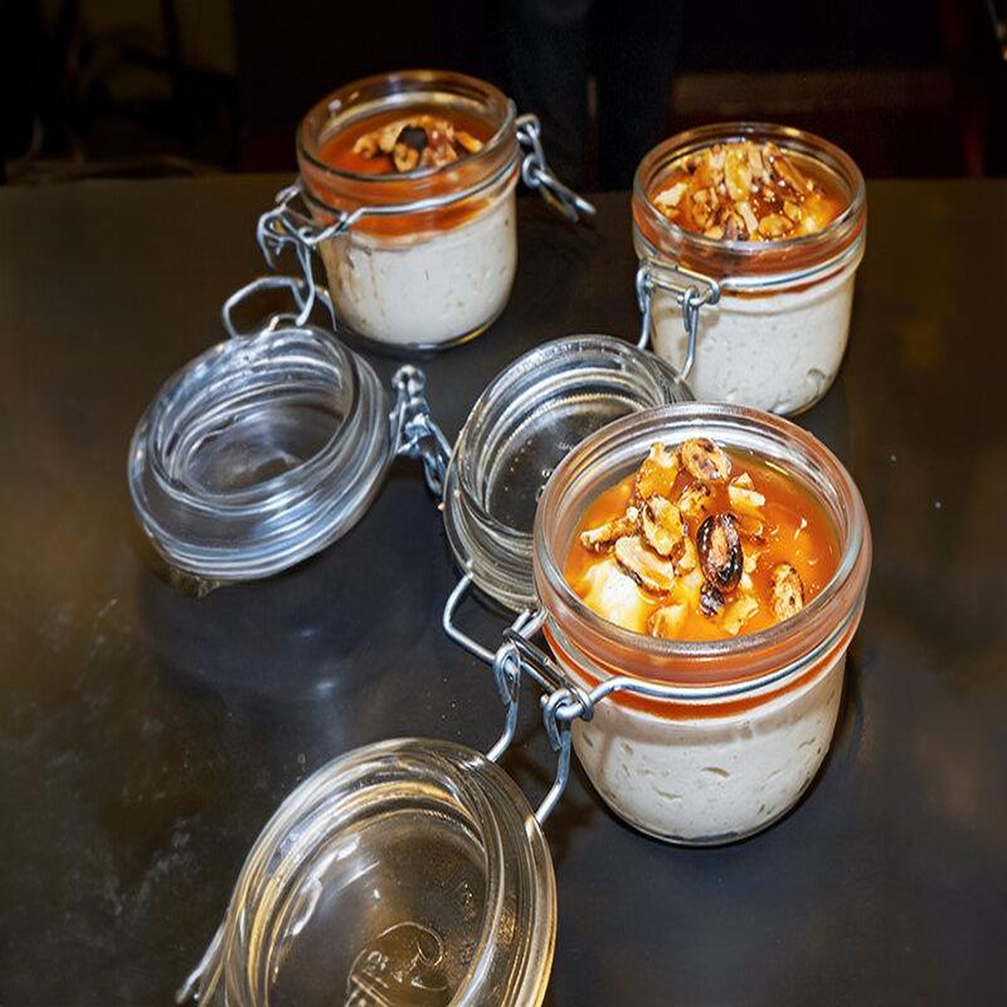 Voir la diapositive 5 : Smartbox Croisière gourmande d'1h45 sur la Seine avec dîner Menu 3 plats sur le Paris en Scène - Coffret Cadeau Gastronomie