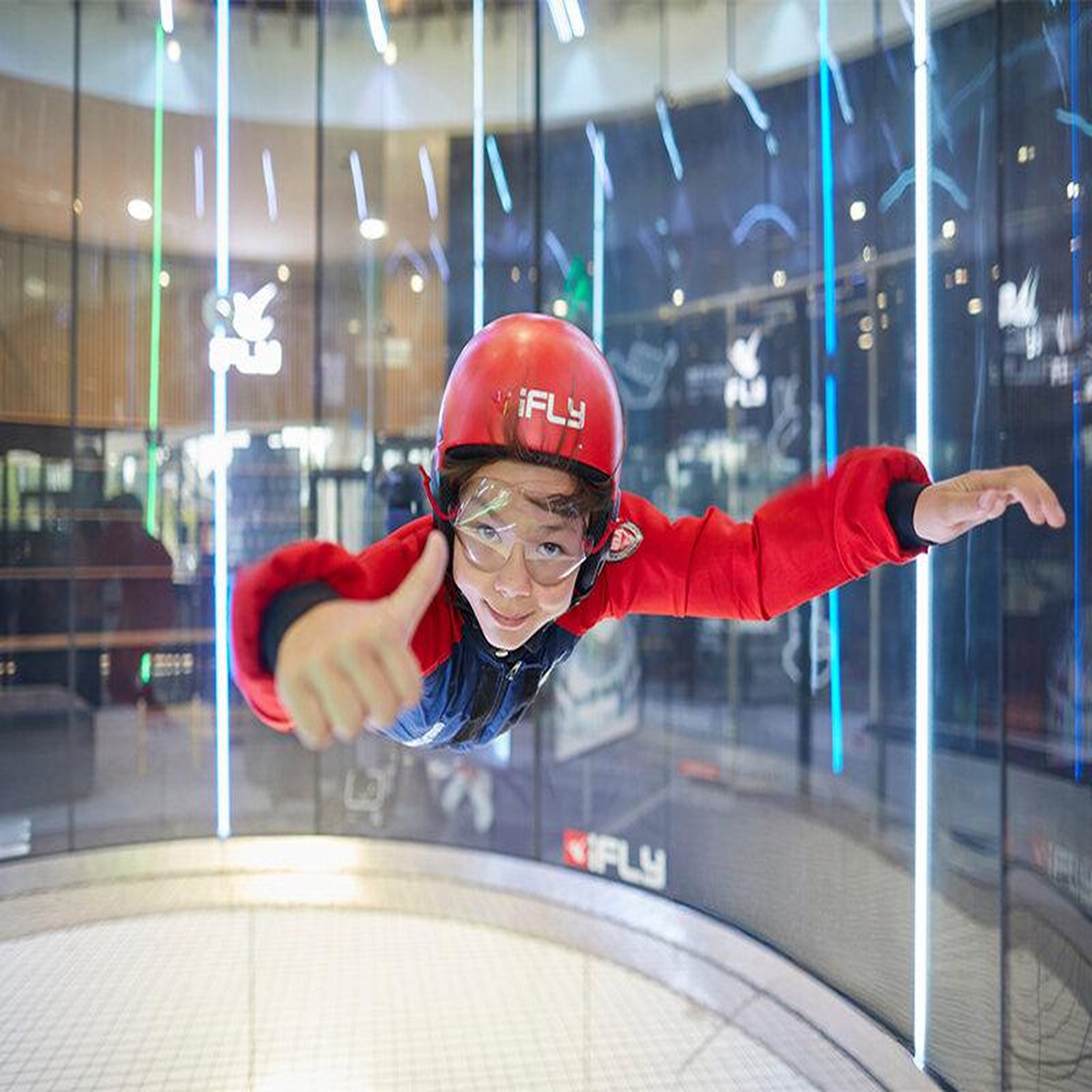 Voir la diapositive 2 : Smartbox 2 vols en chute libre indoor avec ifly lyon pour 2 personnes - coffret cadeau sport & aventure