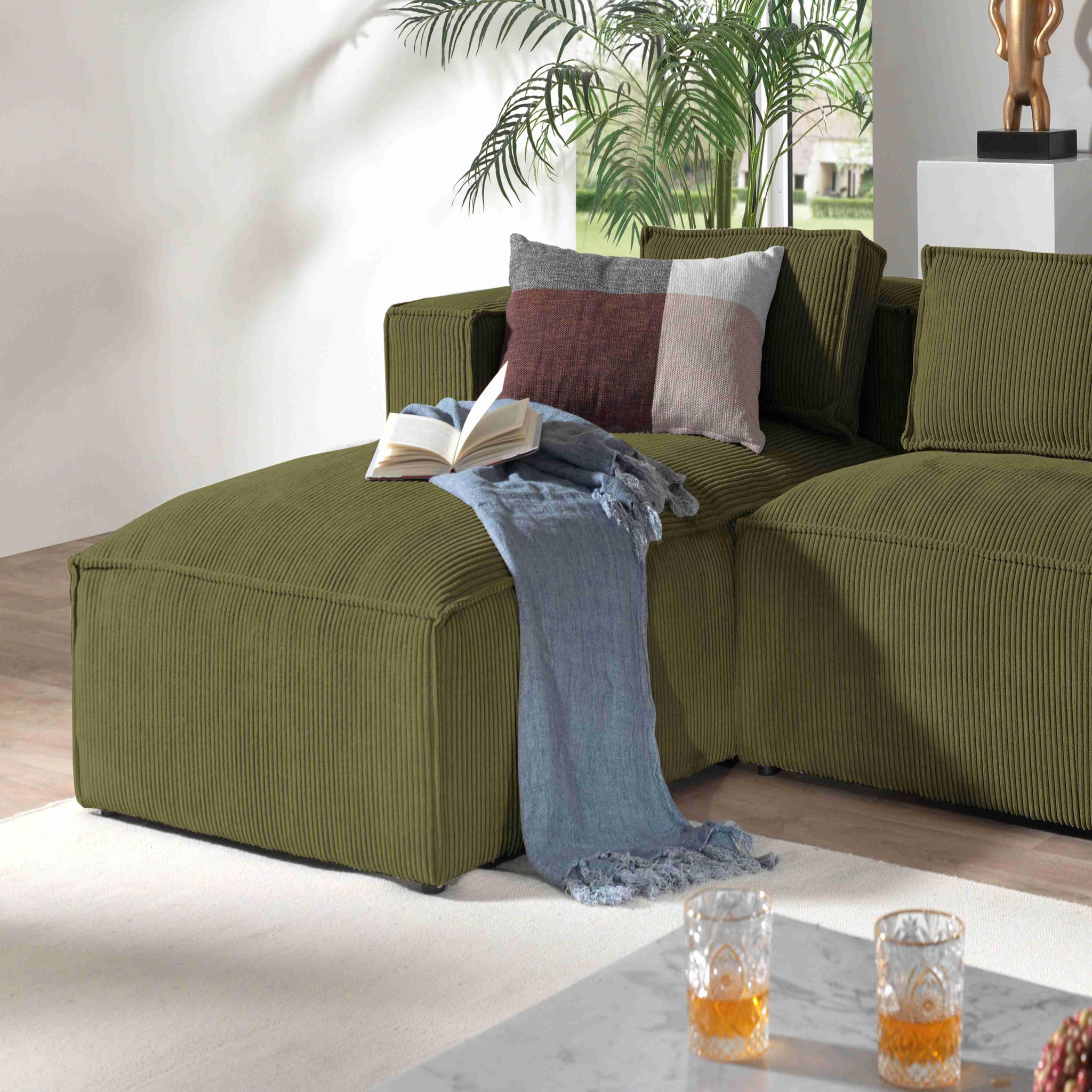 Voir la diapositive 3 : LISA DESIGN Stella - canapé d'angle - en velours côtelé - 4 places -style contemporain - gauche