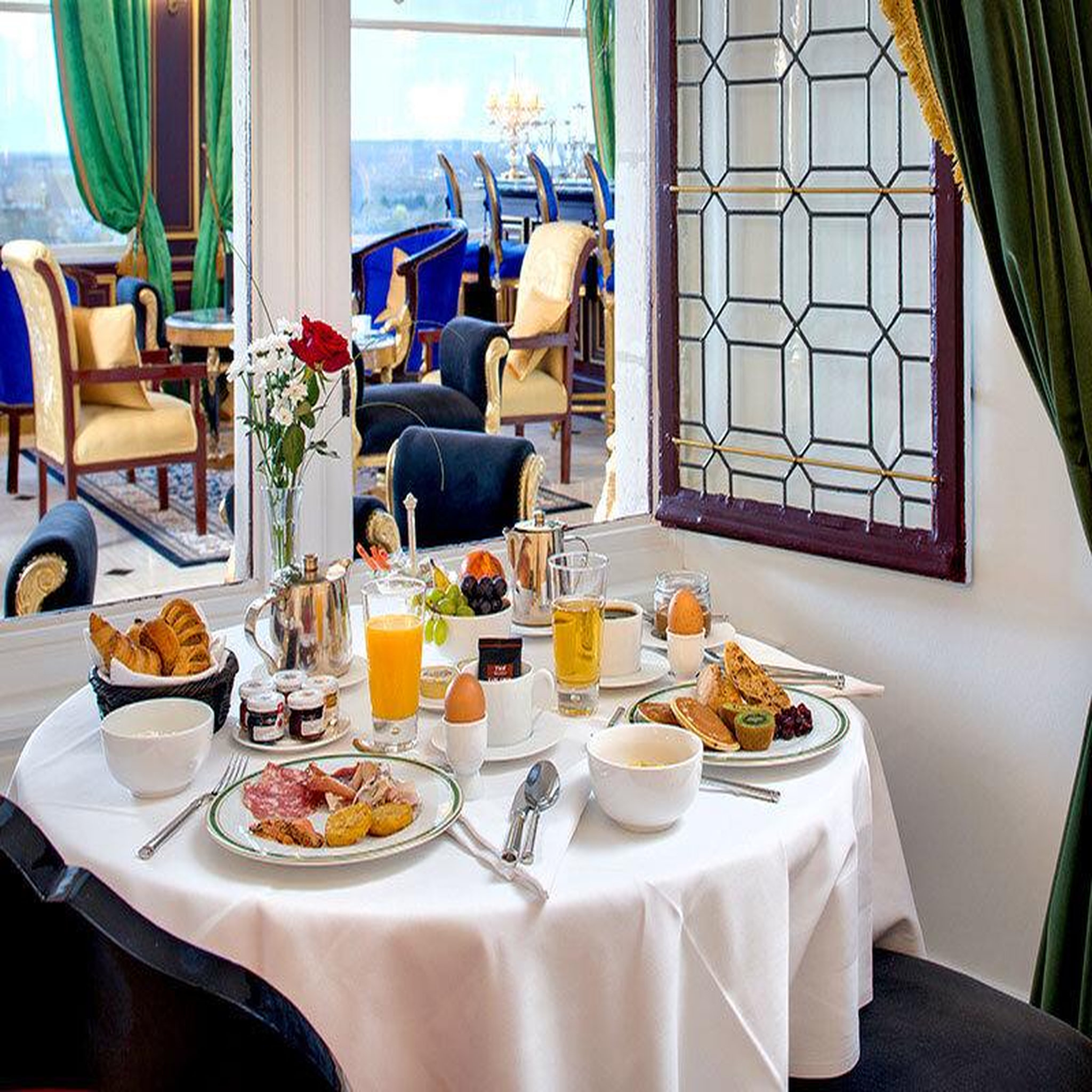 Voir la diapositive 4 : Smartbox 3 jours d'exception en château 4* avec dîner gastronomique entre angers et saumur en haute saison - coffret cadeau séjour