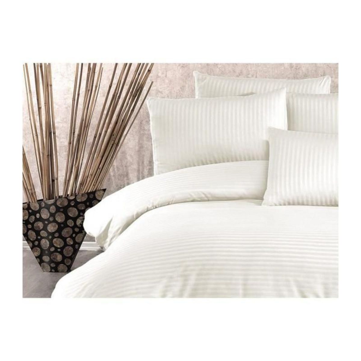 GENERIQUE Parure de lit - 1 housse de couette 220 x 240 cm + 2 taies d'oreiller 60 x 60 cm - 70% polyester, 30% coton - Creme