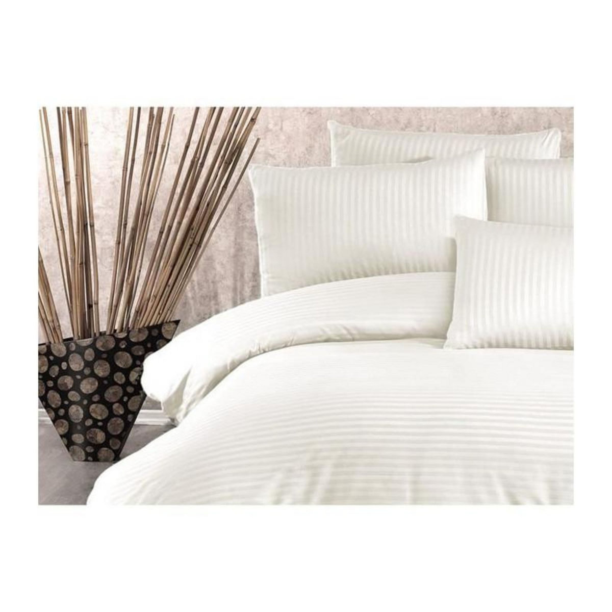 GENERIQUE Parure de lit - 1 housse de couette 220 x 240 cm + 2 taies d'oreiller 60 x 60 cm - 70% polyester, 30% coton - Creme