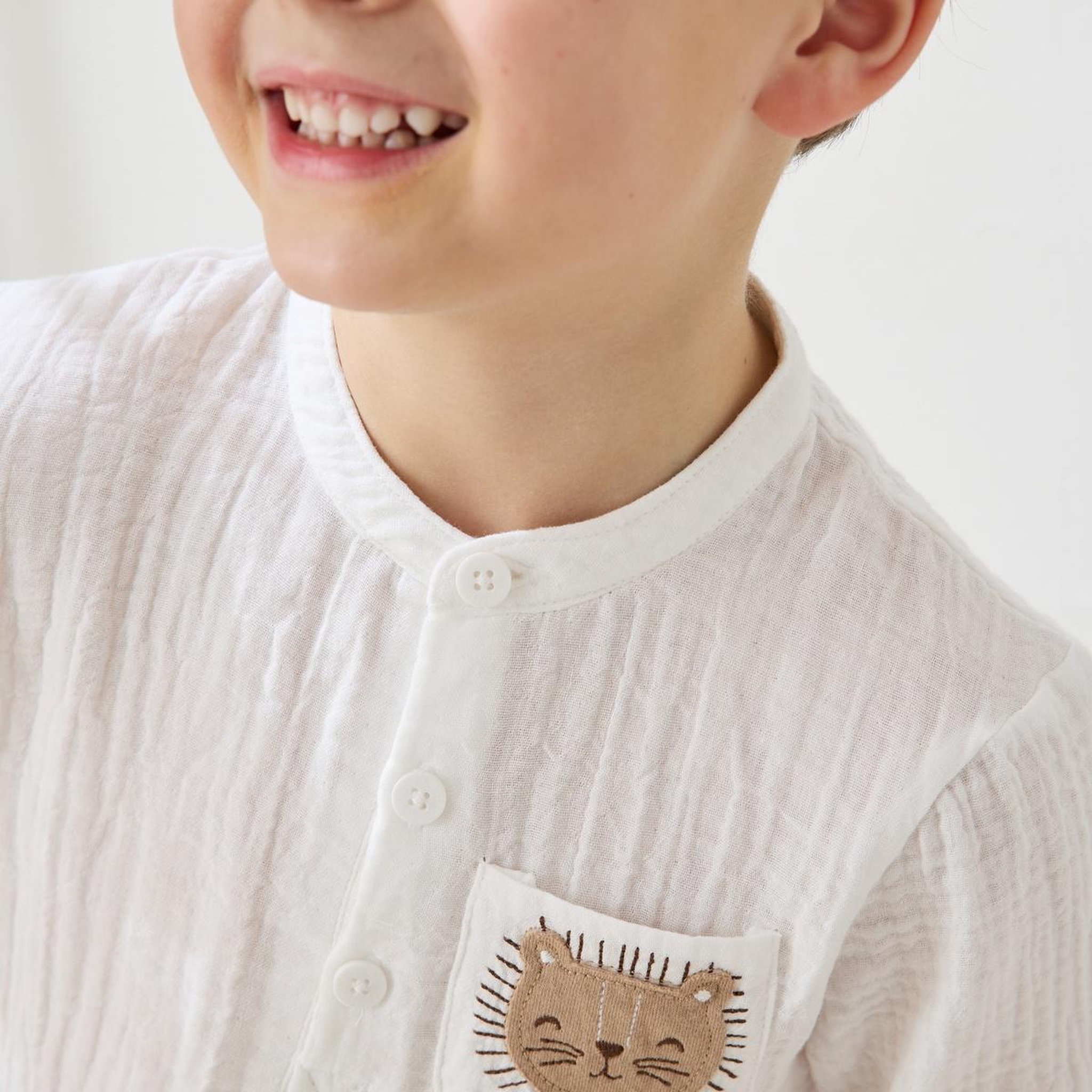 Voir la diapositive 5 : Petit Béguin Chemise enfant en gaze de coton Auguste