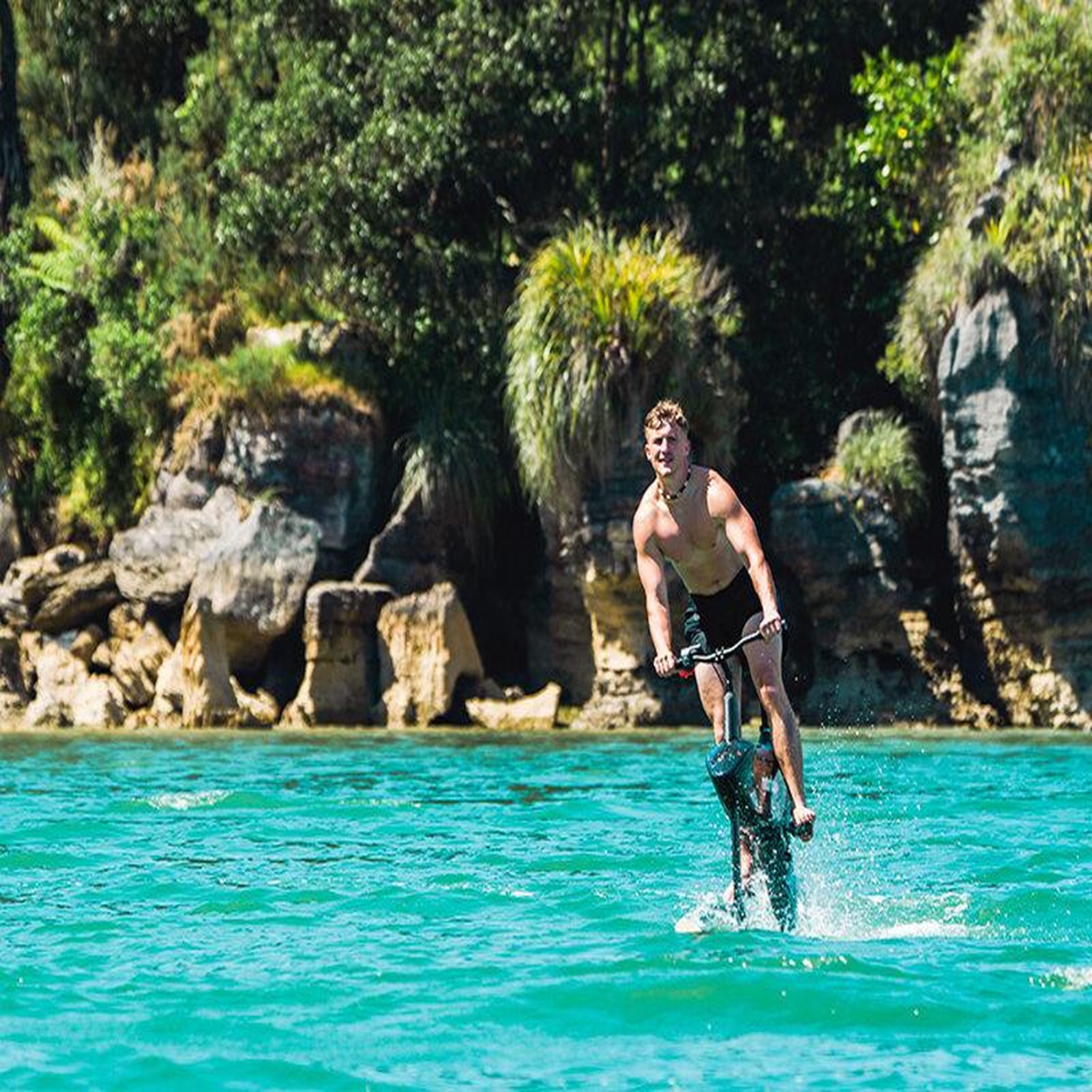 Voir la diapositive 3 : Smartbox 1h de baptême de vélo aquatique à 2 près de perpignan - coffret cadeau sport & aventure
