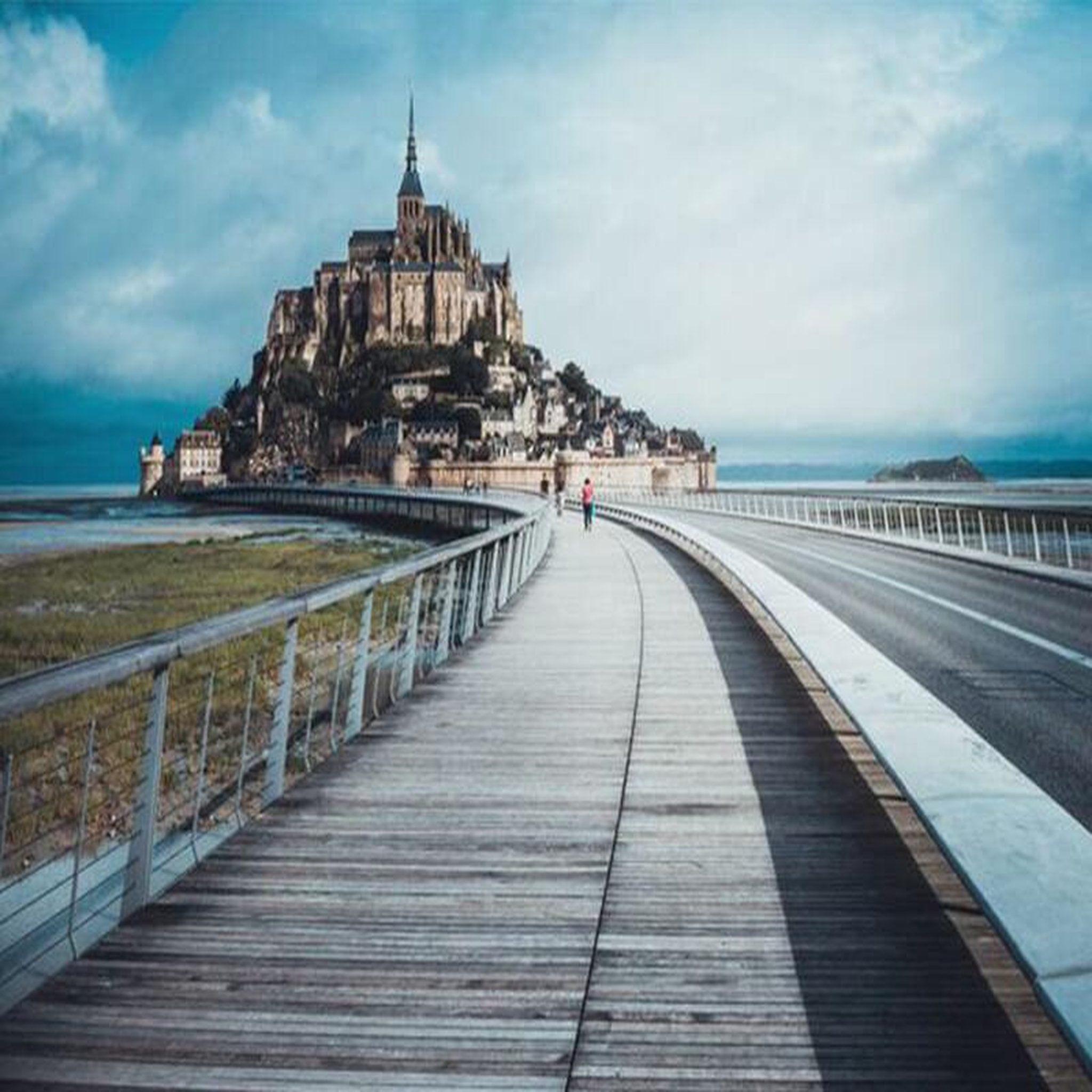 Voir la diapositive 4 : Smartbox Visite guidée du Mont-Saint-Michel pour 5 personnes - Coffret Cadeau Multi-thèmes