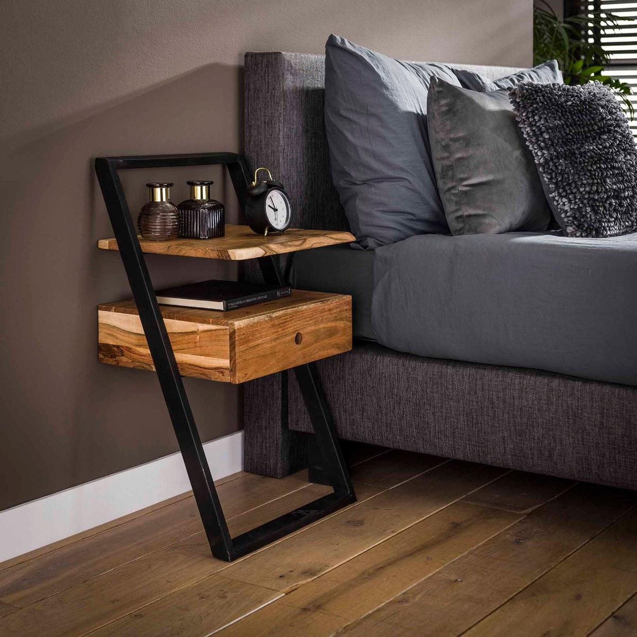 Voir la diapositive 2 : JLC KREATION Table de chevet en bois massif nael 1 tiroir
