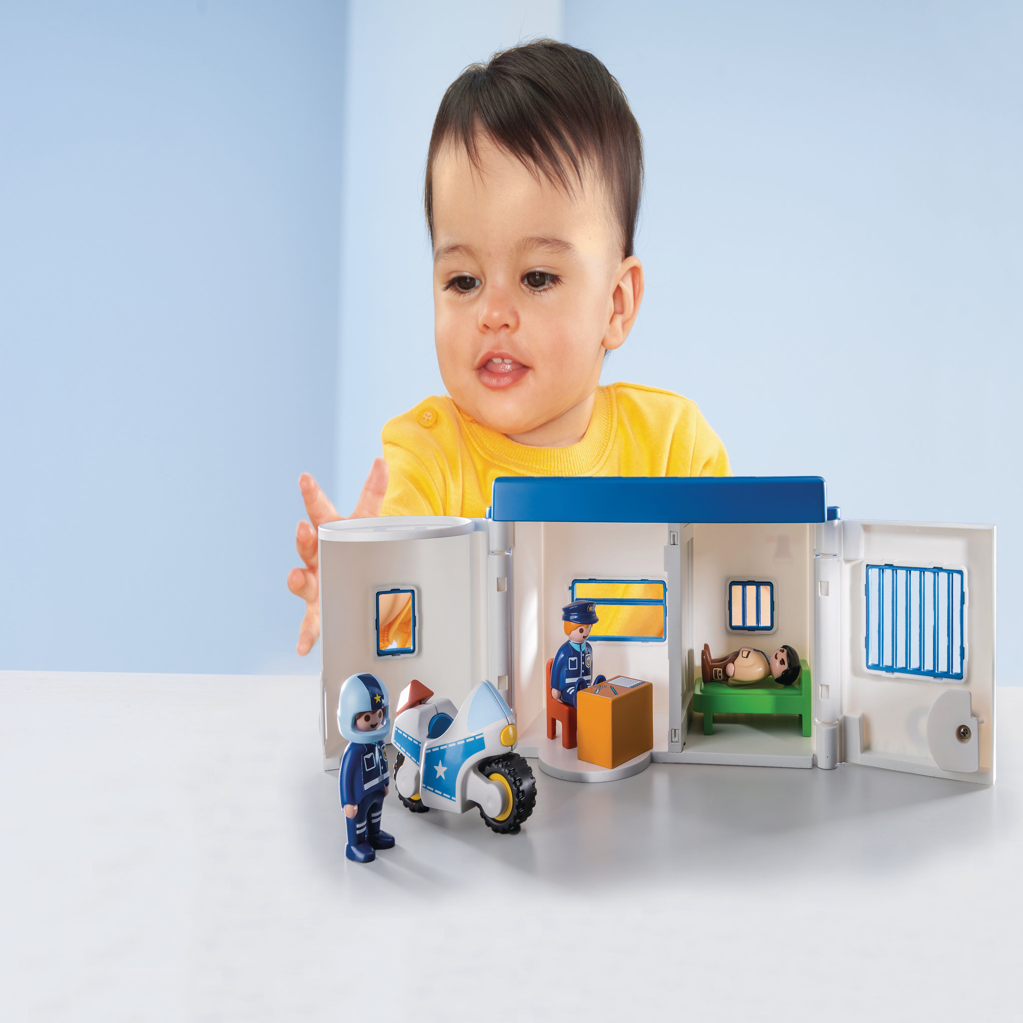 Voir la diapositive 4 : PLAYMOBIL 9382 - 1.2.3 - Commissariat de police transportable