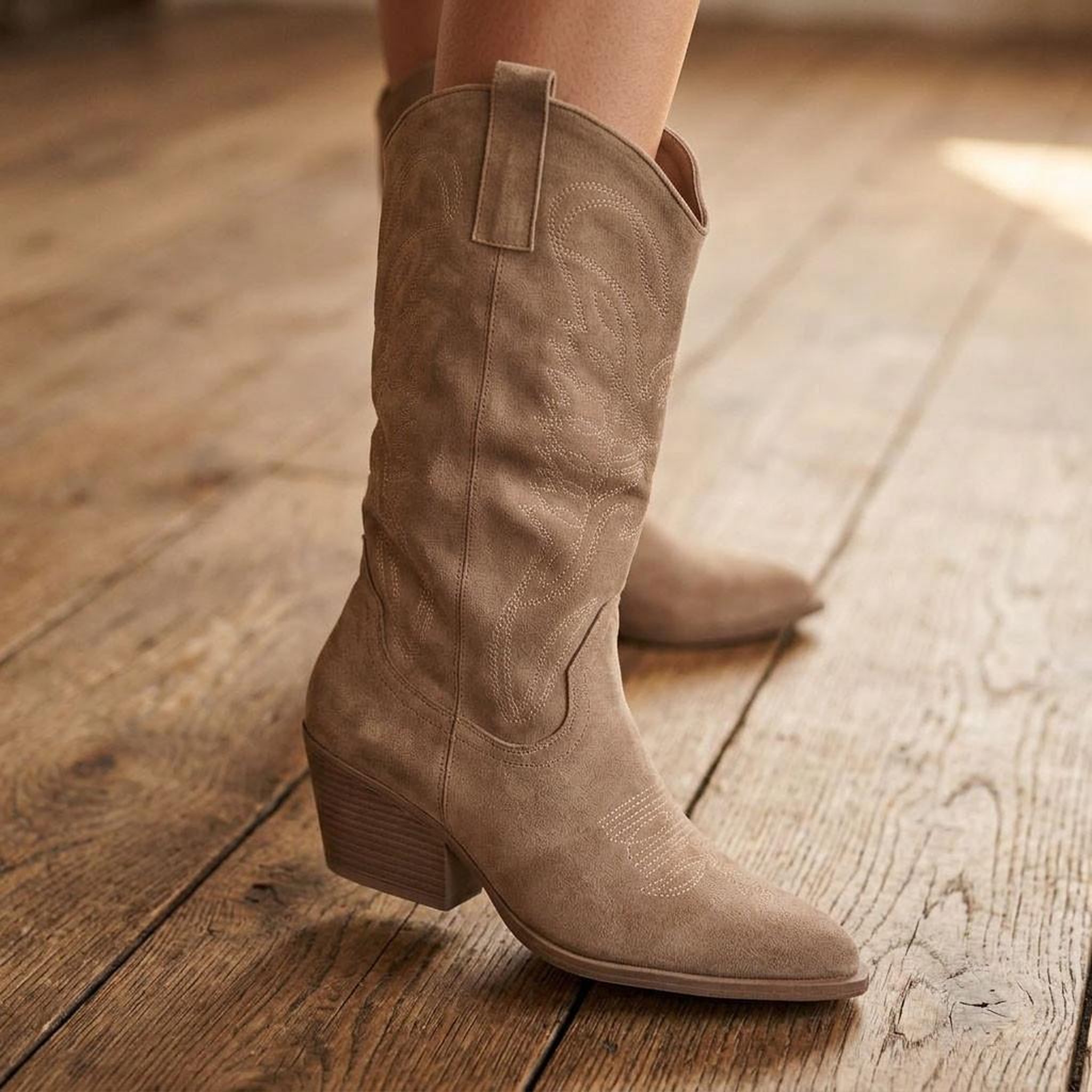 Voir la diapositive 2 : OZABI OZABI Bottes Santiag Femme Haute Tige Suédine Talon Bloc 6 cm Bout Pointu