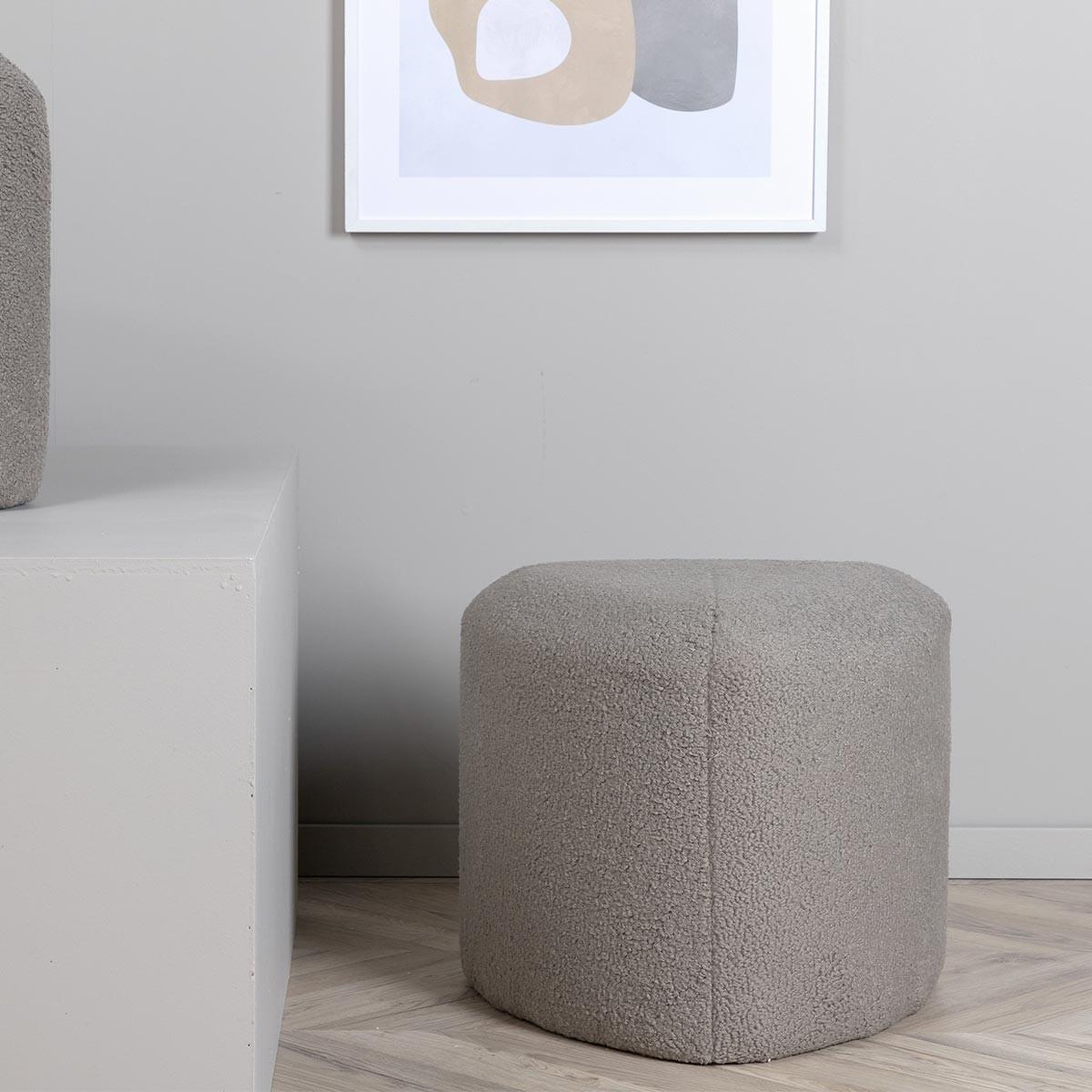 Voir la diapositive 4 : Paris Prix Pouf tissu bouclette  peg  46cm gris