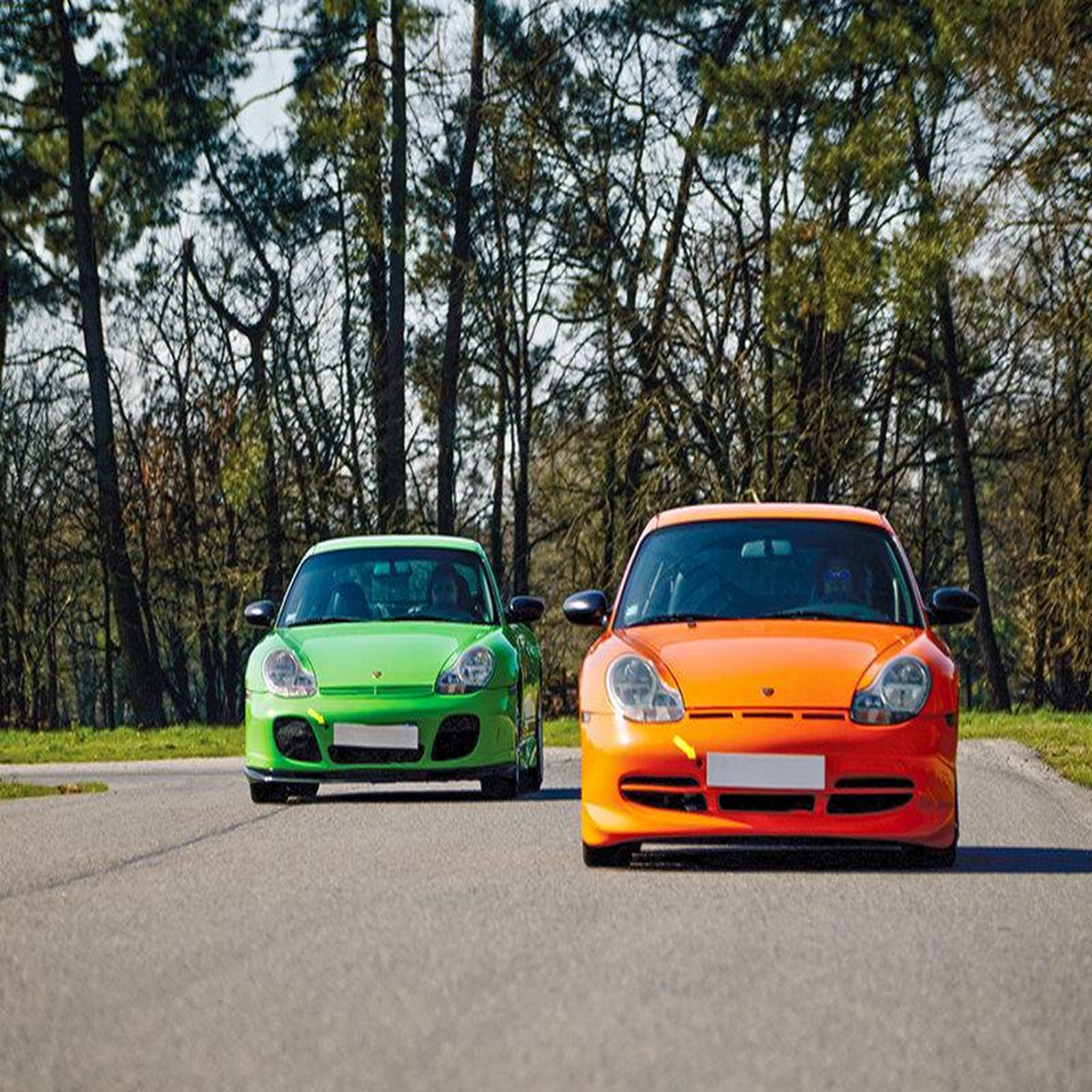 Voir la diapositive 2 : Smartbox Pilotage d'une porsche carrera : 6 tours sur le circuit de lohéac - coffret cadeau sport & aventure