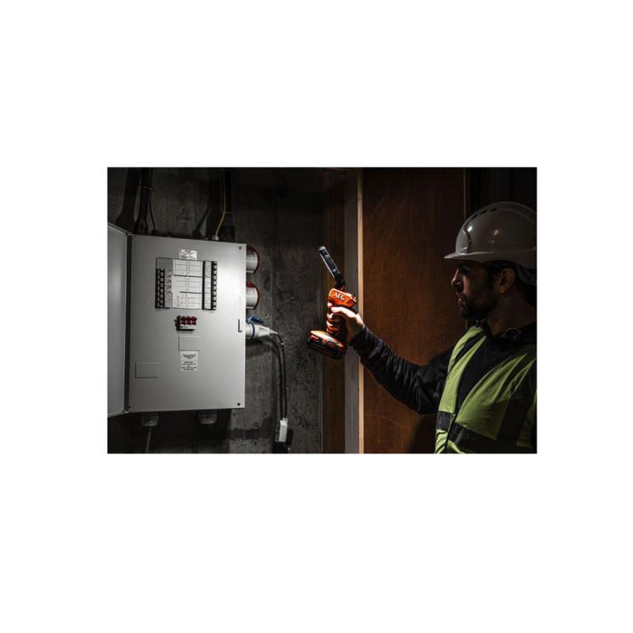 Voir la diapositive 2 : AEG Lampe d'inspection led AEG 18V - tête pivotante - 800 lumens - sans batterie ni chargeur - BSL18-1