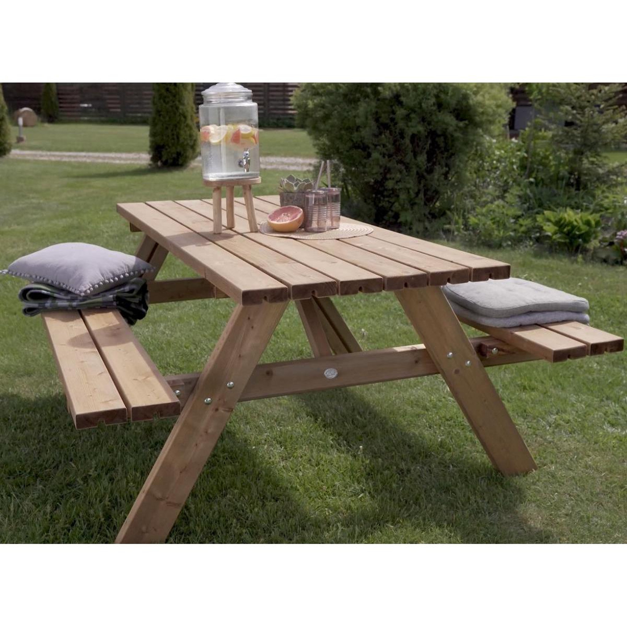 Voir la diapositive 2 : Axi House Julie Table de Pique Nique en Bois Classic 177 x 154 cm - Marron
