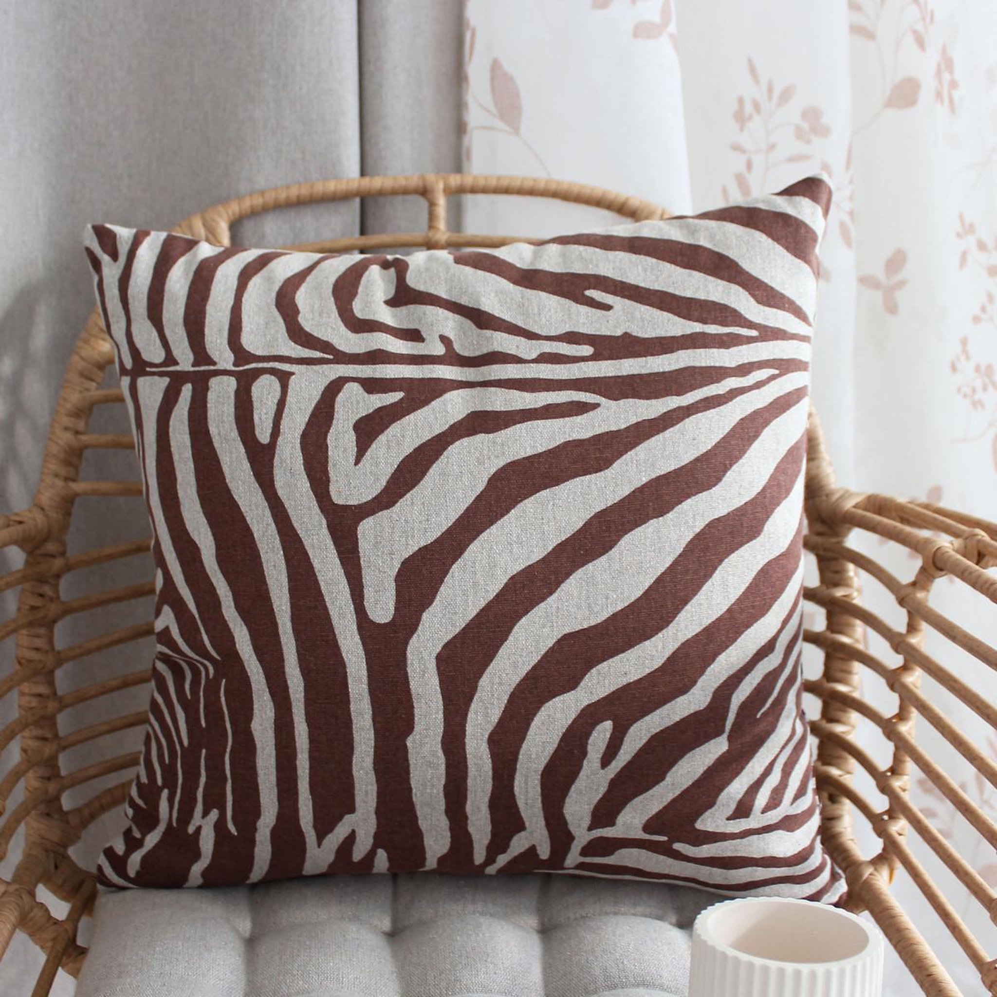 Voir la diapositive 2 : ENJOY HOME Coussin déco imprimé  kasane  40x40cm marron & lin