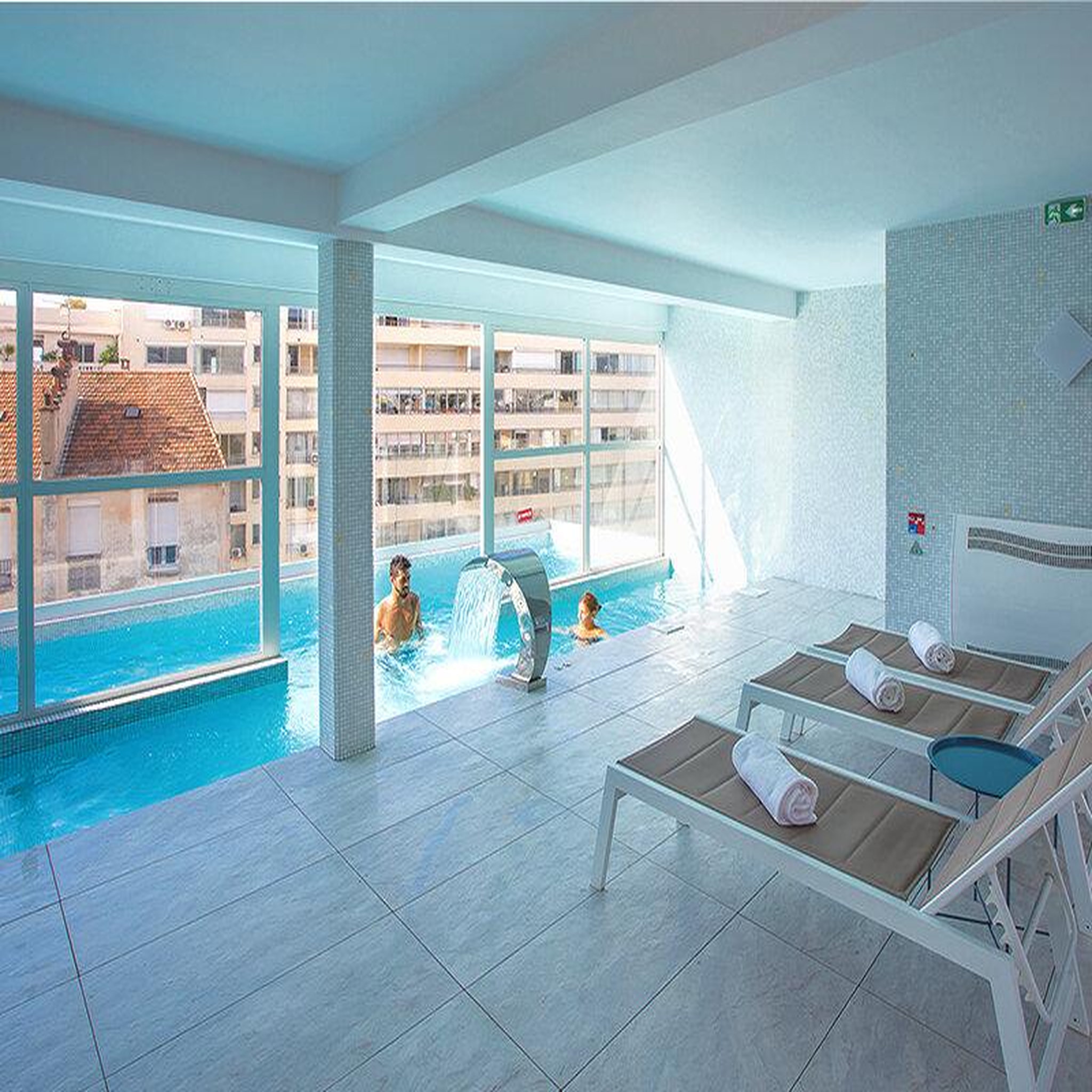 Voir la diapositive 3 : Smartbox 1 nuit en hôtel 4 étoiles avec accès spa et balnéothérapie à cannes - coffret cadeau séjour