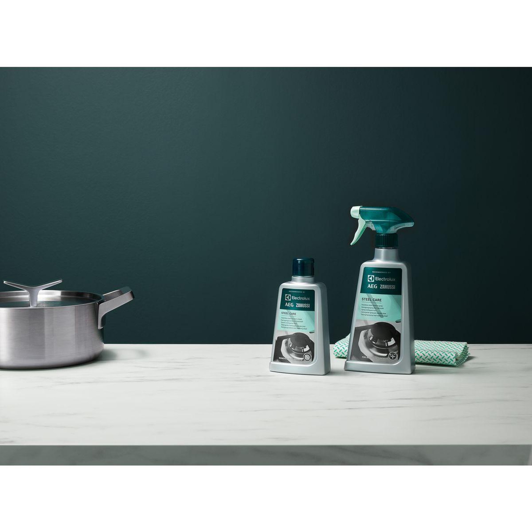 Voir la diapositive 4 : ELECTROLUX Spray nettoyant inox 500 ml-M3SCS200