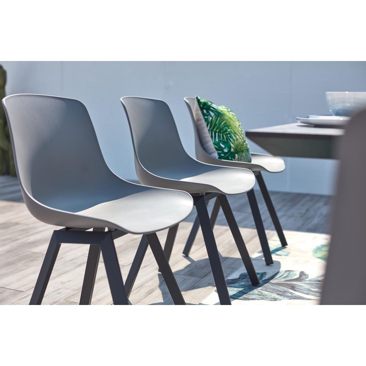 CONCEPT USINE Salon de jardin aluminium et plateau aspect ciment 8 places TEMARA