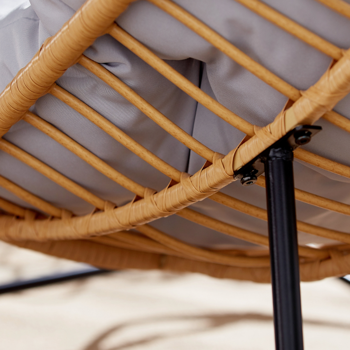 CONCEPT USINE Fauteuil à bascule en résine tressée coussin gris CANGGU