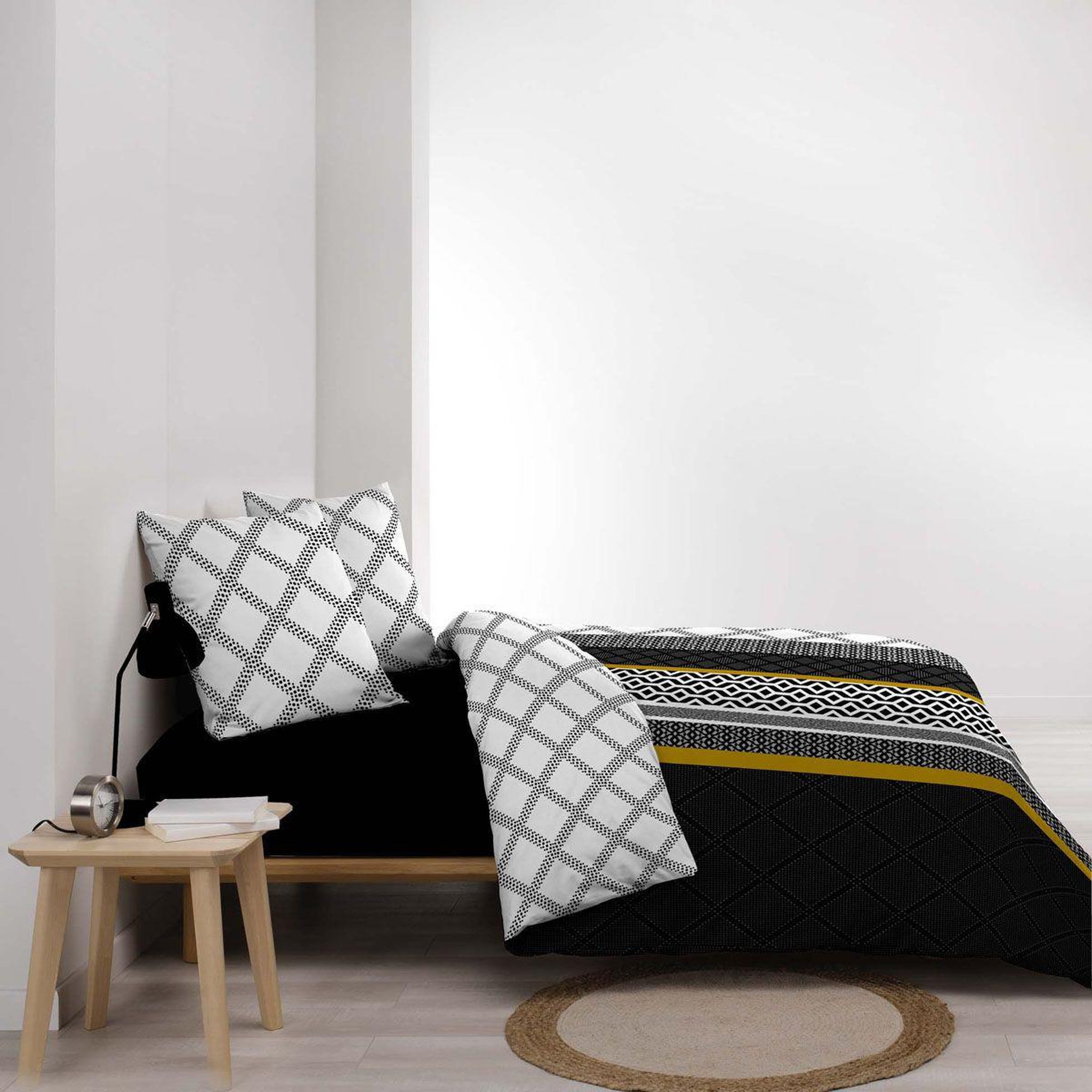 Voir la diapositive 3 : Douceur d'Intérieur Parure de lit 3 pièces  dakota  240x220cm noir