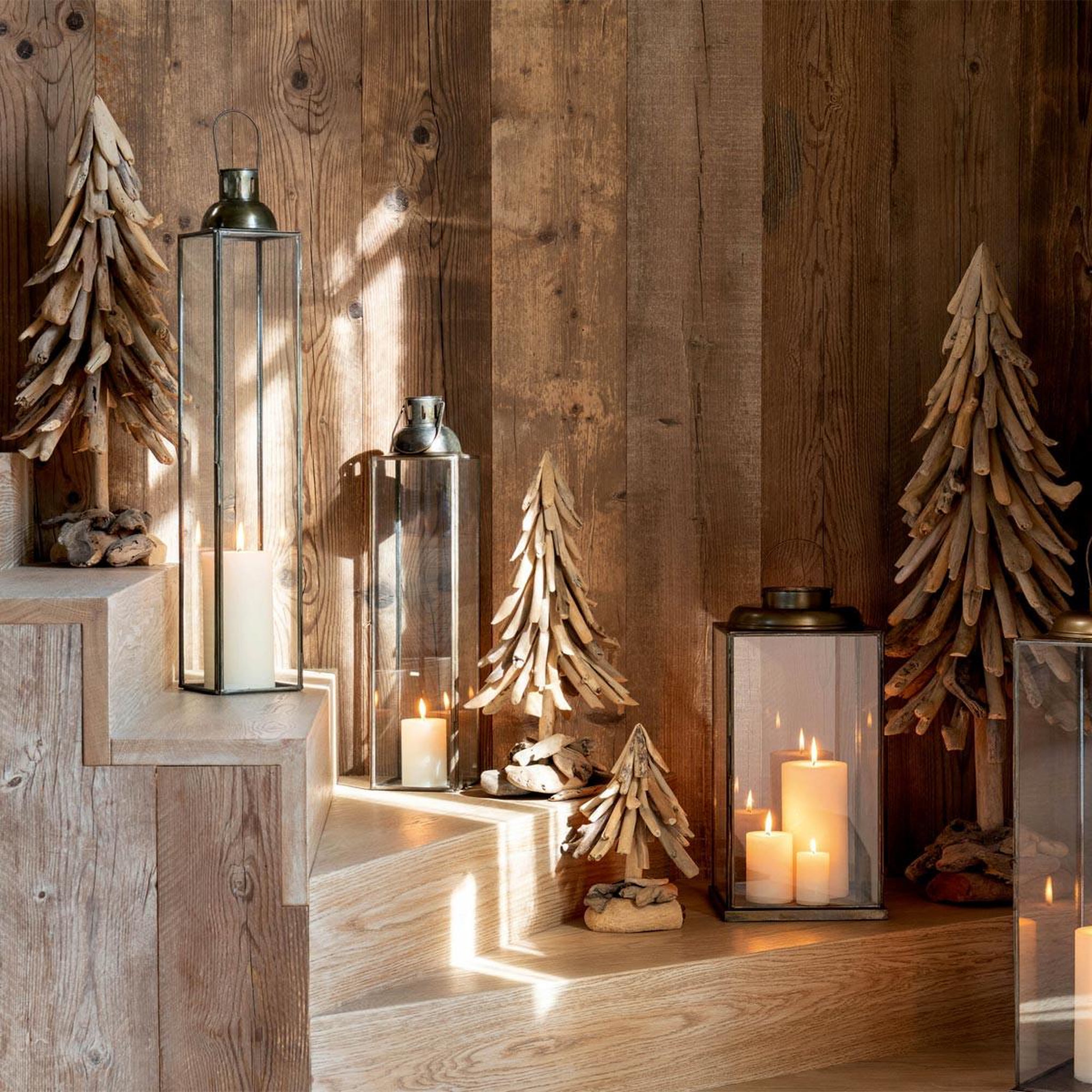 Voir la diapositive 3 : J-LINE Sapin de noël en bois flotté  chalet  70cm naturel