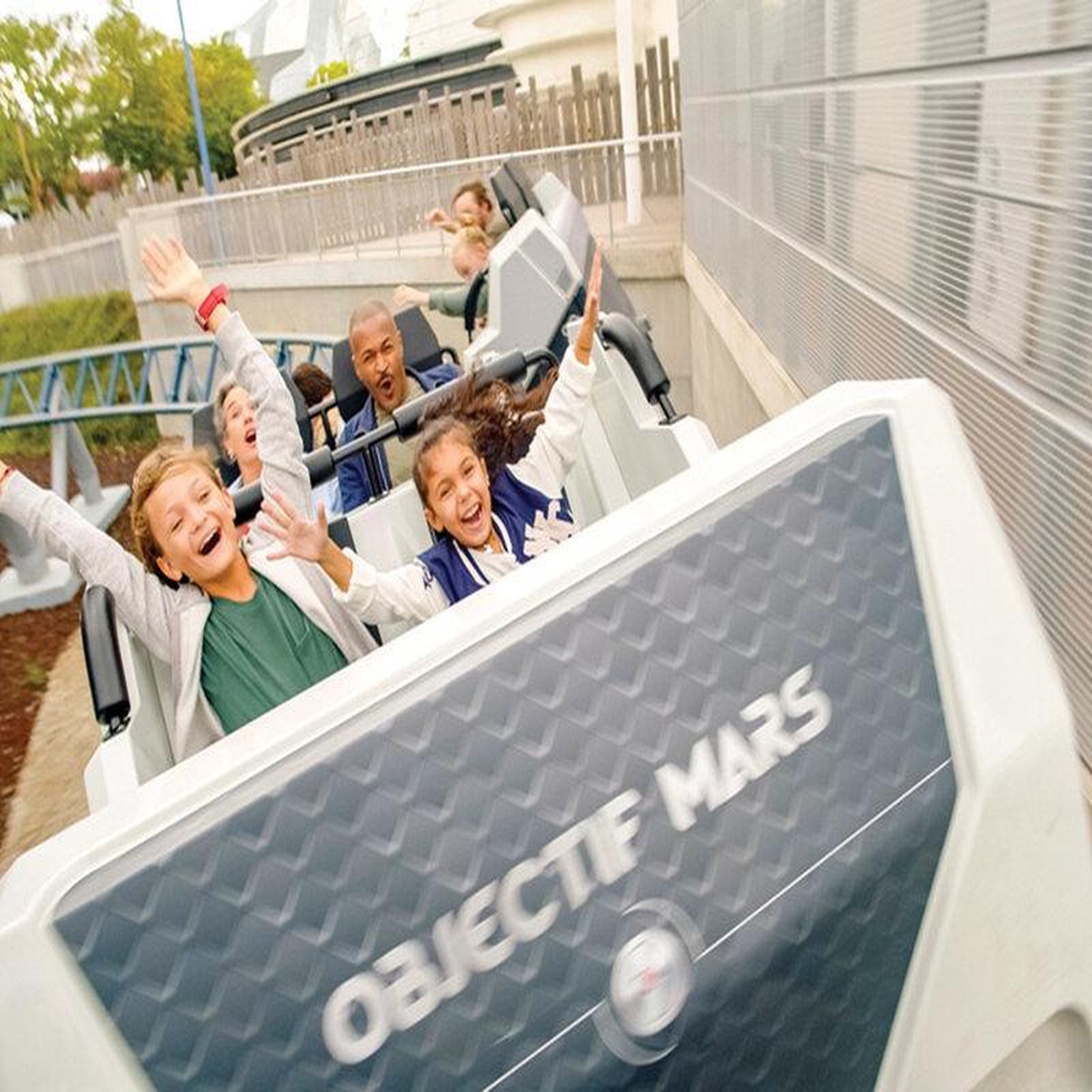 Voir la diapositive 6 : Smartbox Futuroscope - séjour de 2 jours pour 2 adultes - coffret cadeau séjour