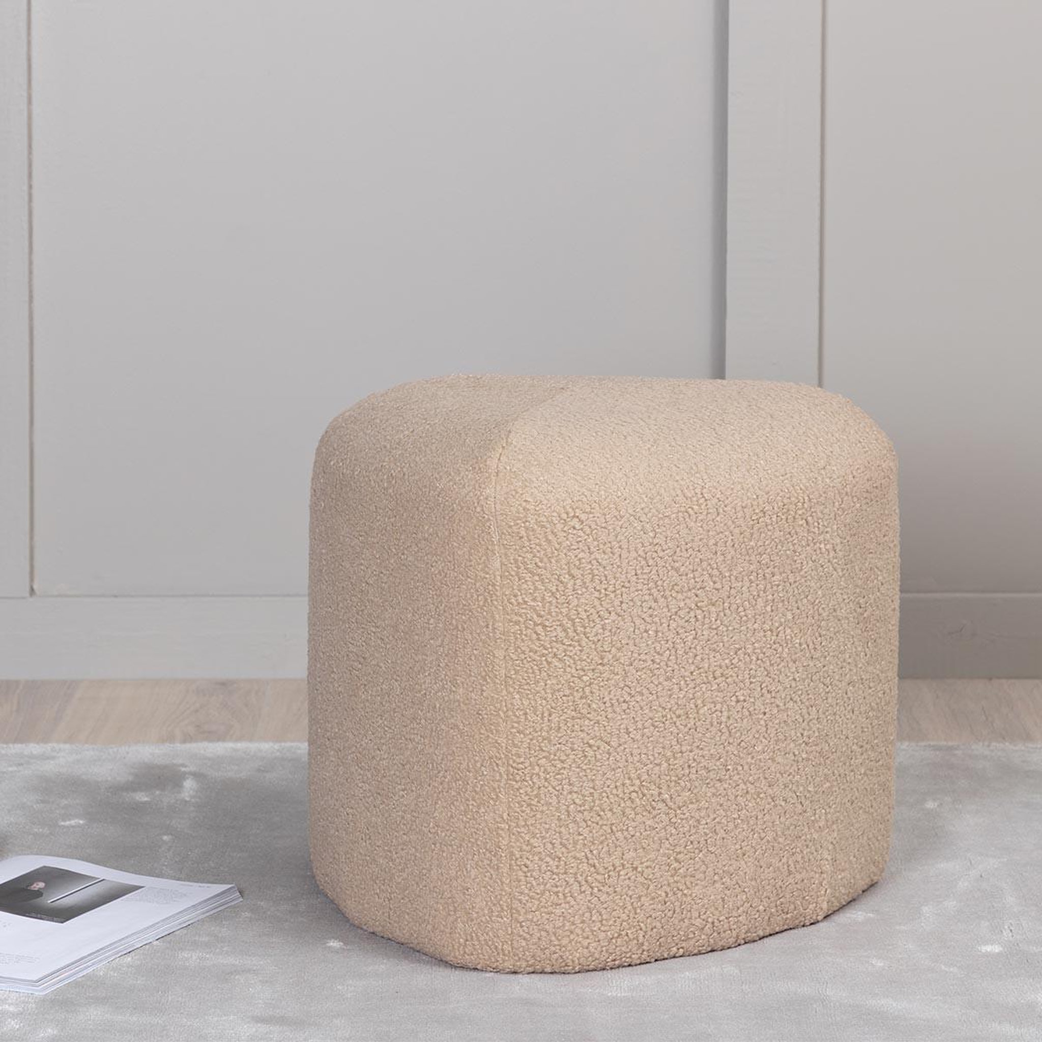 Voir la diapositive 4 : Paris Prix Pouf tissu bouclette  peg  46cm beige