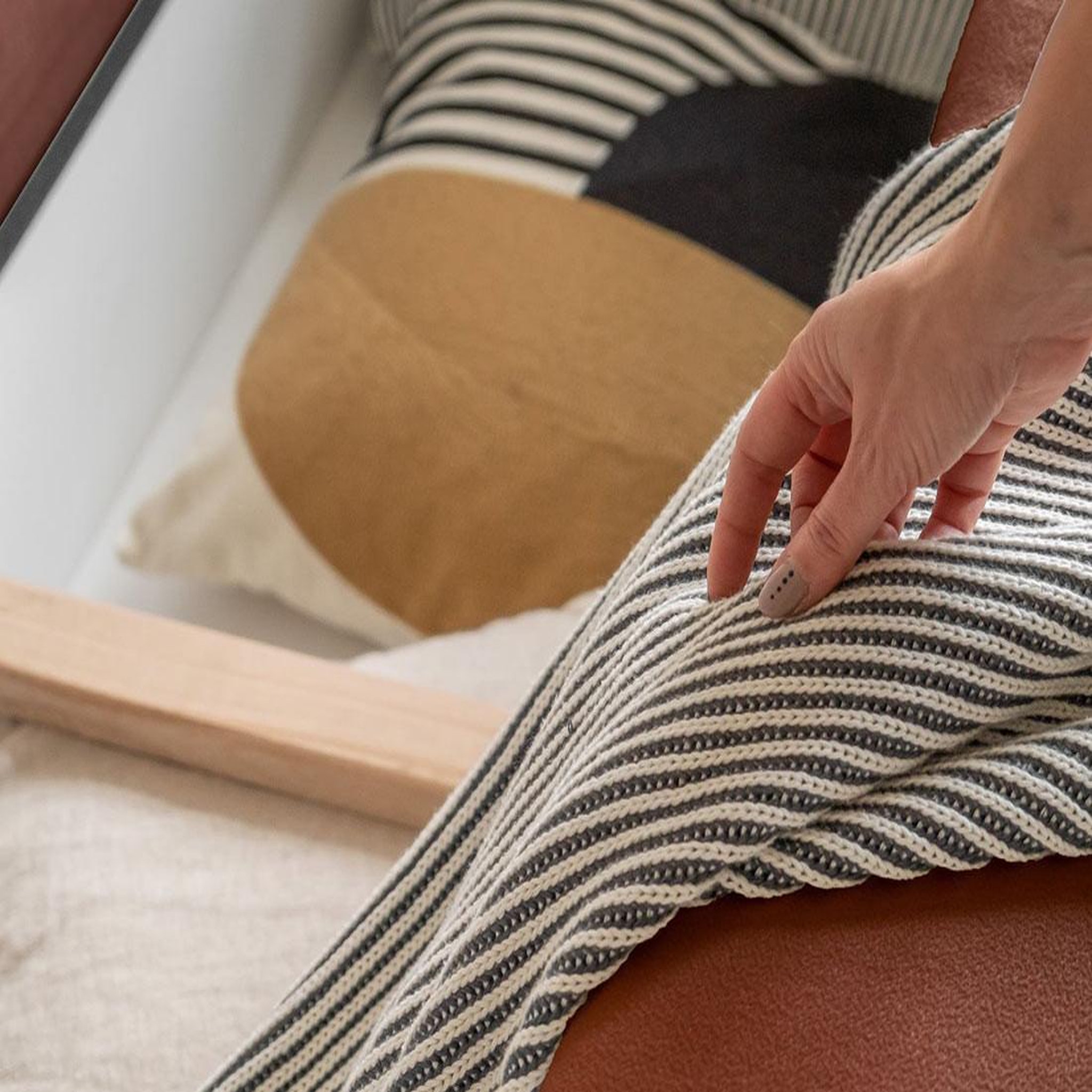 Voir la diapositive 5 : BEST MOBILIER Wilson - canapé droit 3 places convertible avec coffre en tissu et tissu texturé