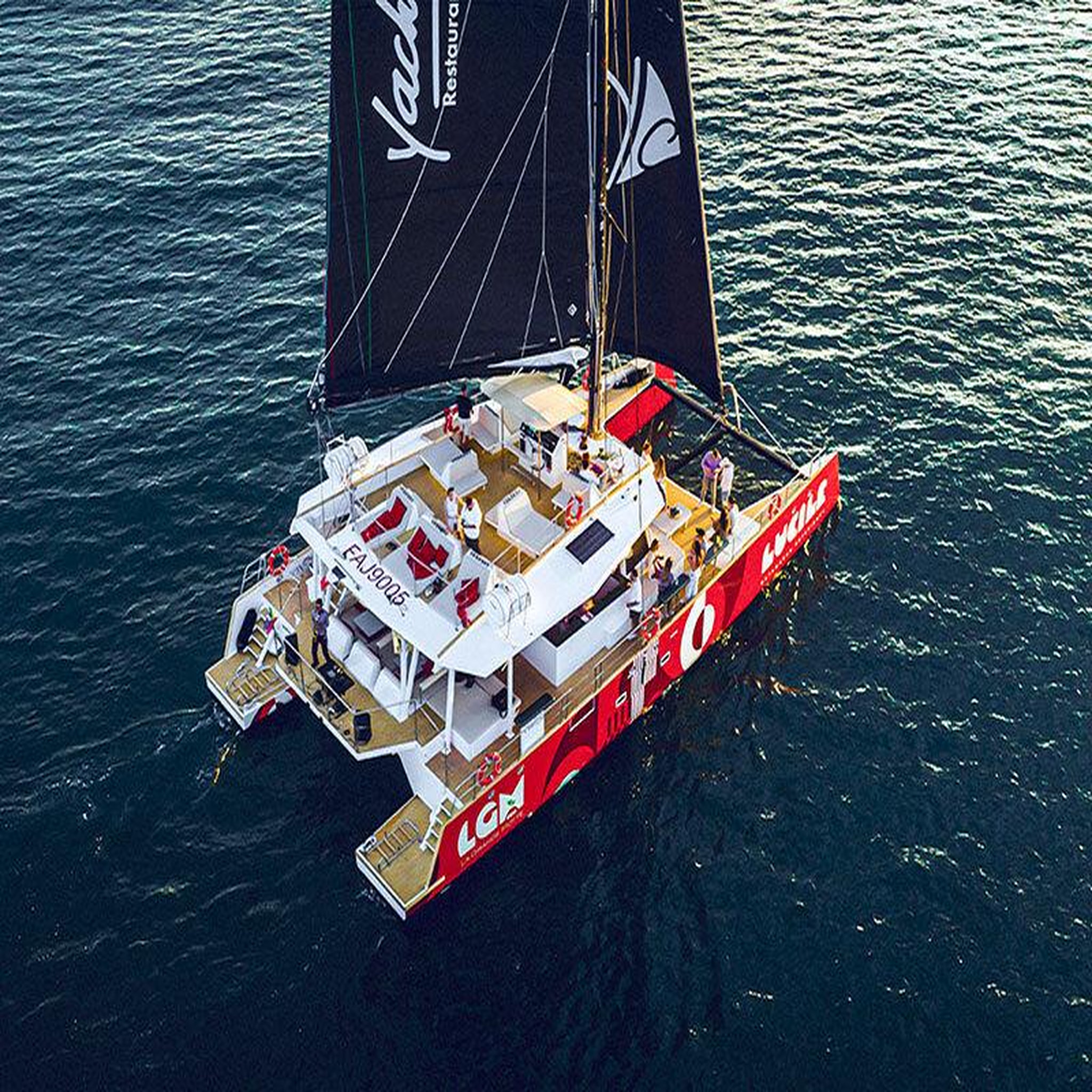 Voir la diapositive 3 : Smartbox Sortie en catamaran de 2h près de montpellier - coffret cadeau sport & aventure