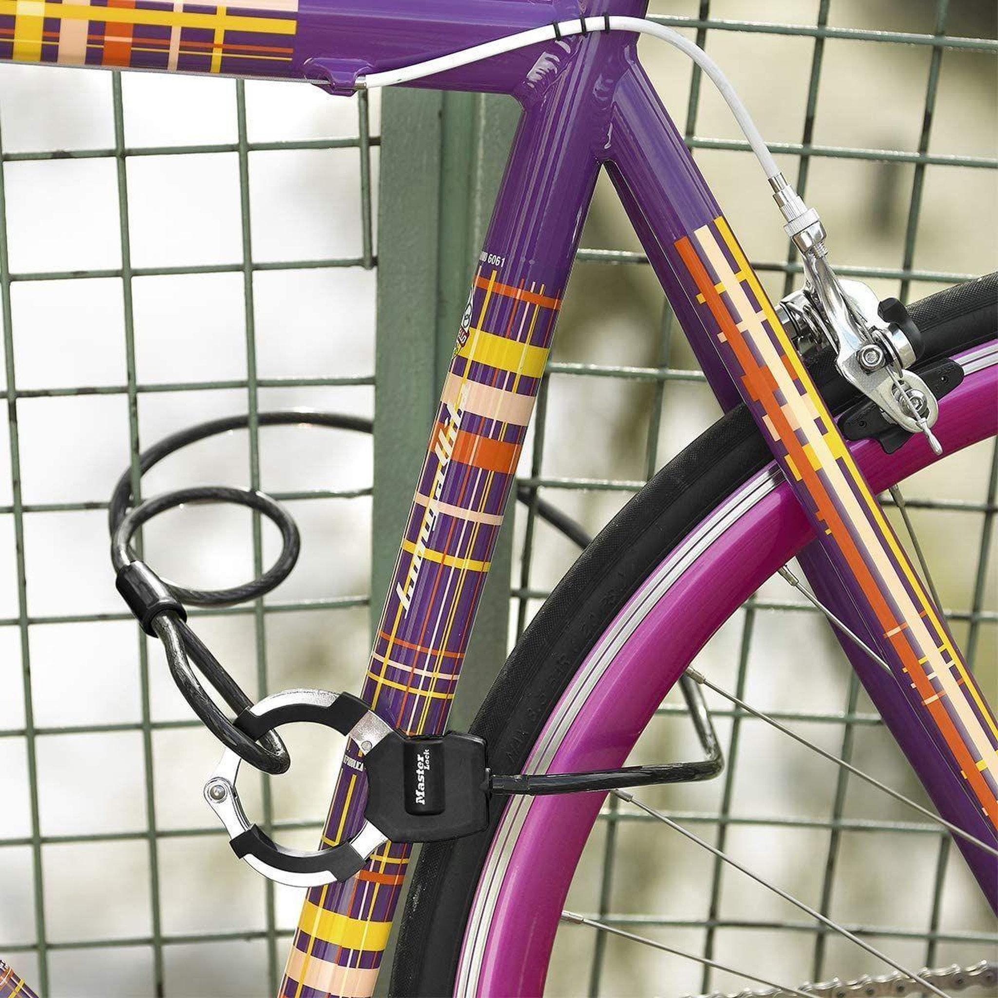 Voir la diapositive 3 : Master lock Antivol Menottes Street Cuff avec cable à boucle