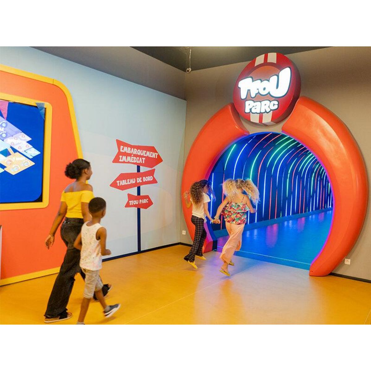 Smartbox Entrée au TFOU Parc pour 1 adulte et 2 enfants avec formule déjeuner - Coffret Cadeau Sport & Aventure