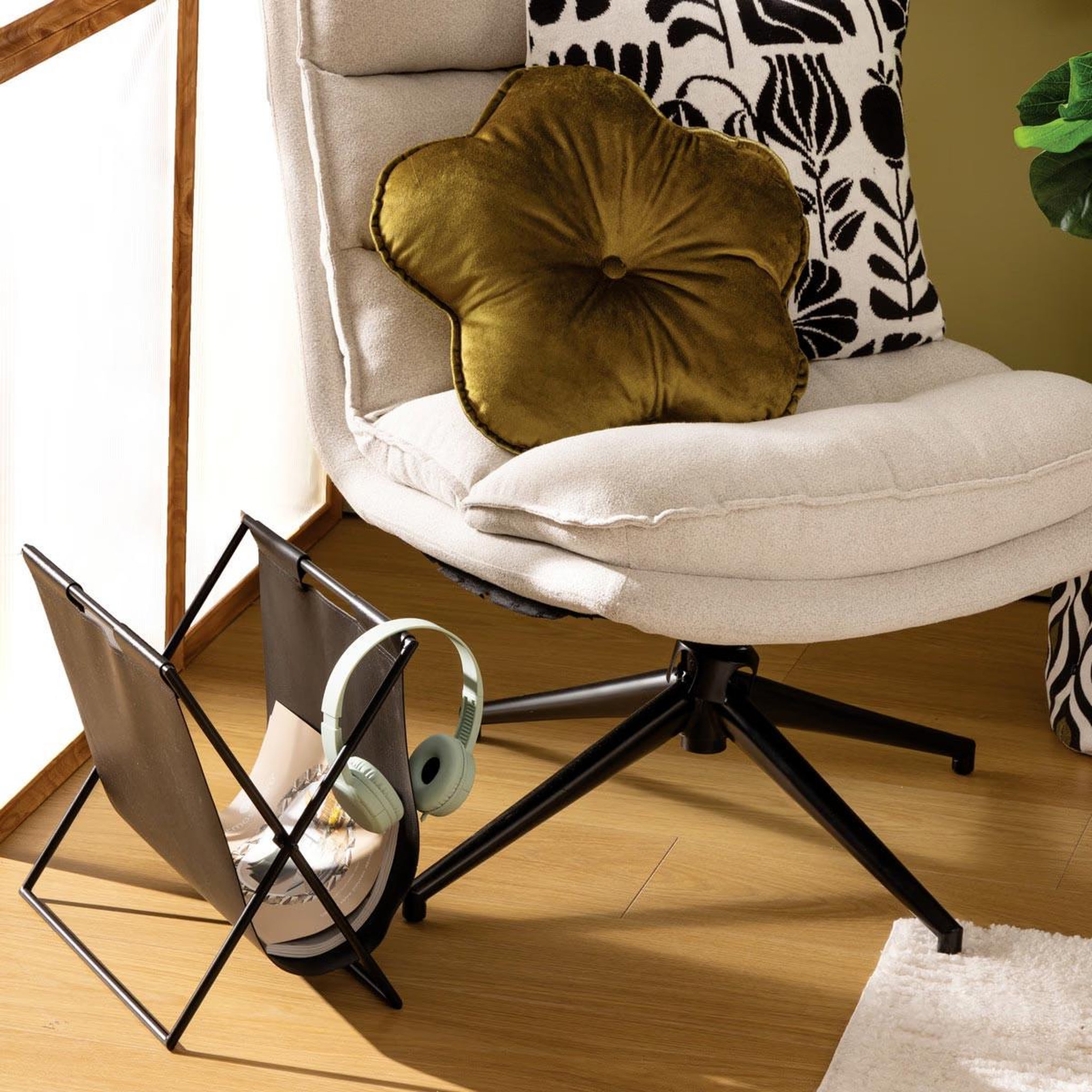 Voir la diapositive 2 : ATMOSPHERA Porte-revues design  twisted lime  37cm noir